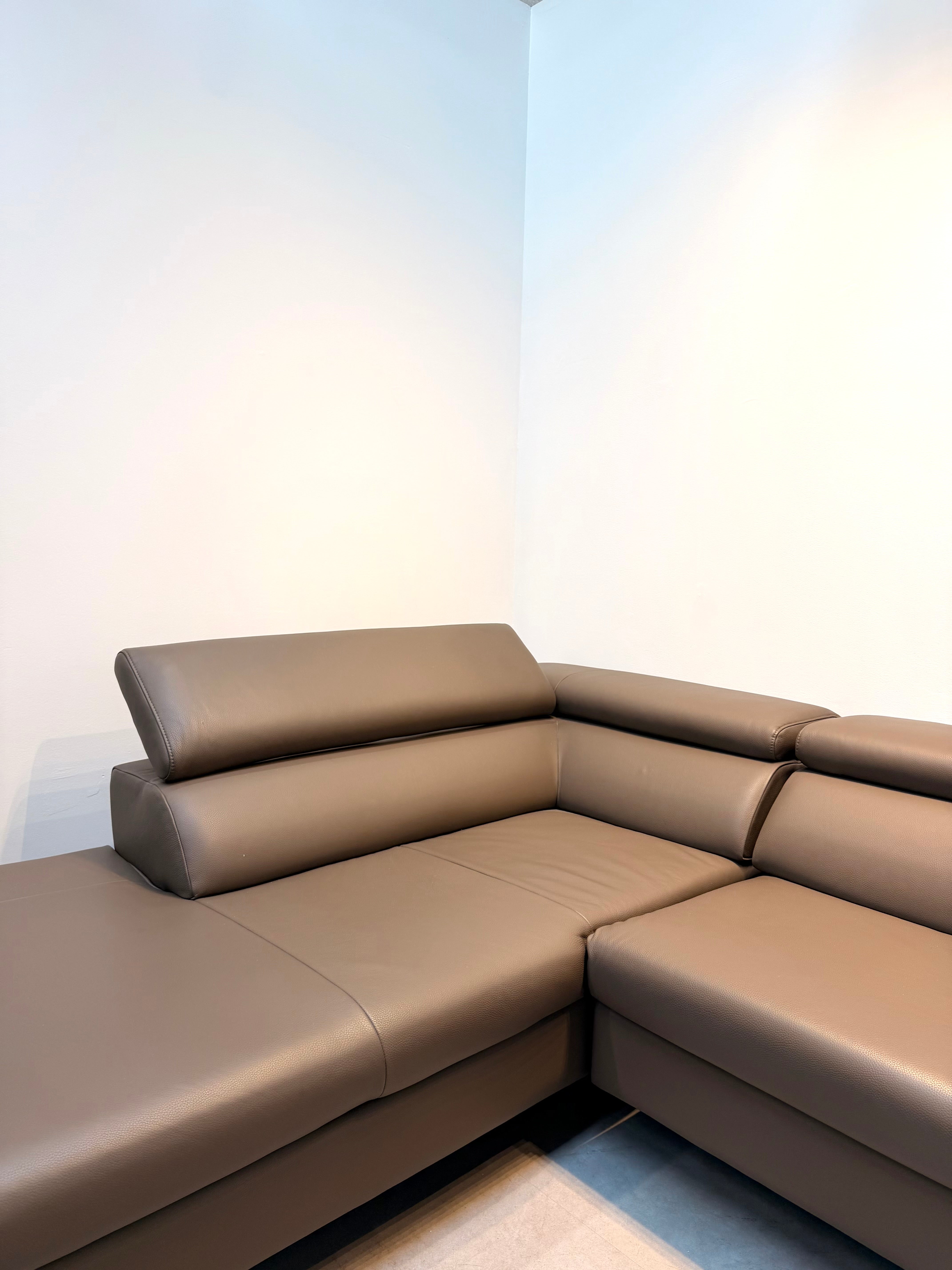 Gova Modular Leather Corner Sofa with Recliner Function