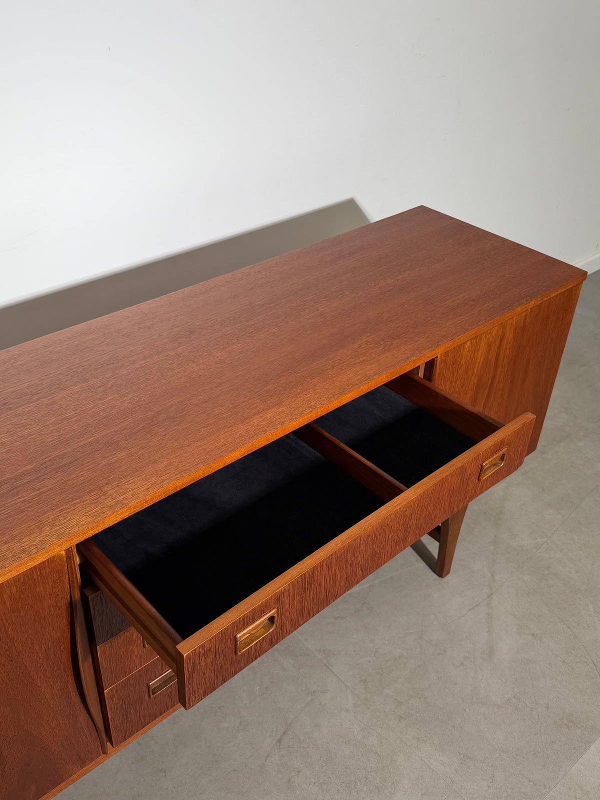 Vintage Beaver & Tapley Teak Sideboard – Mid-Century Modern