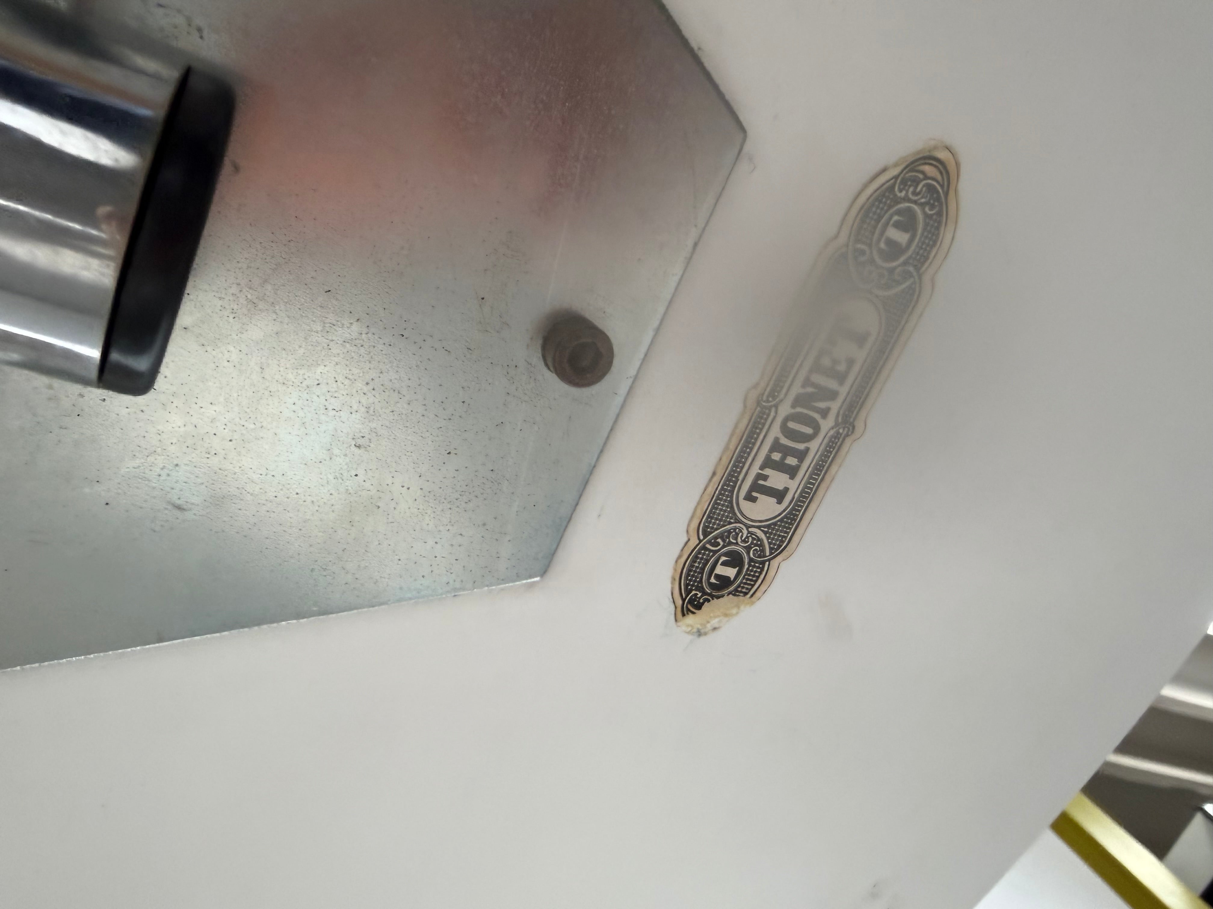 Table de salle à manger ronde extensible Thonet – Modèle S1052 (110–230 cm)