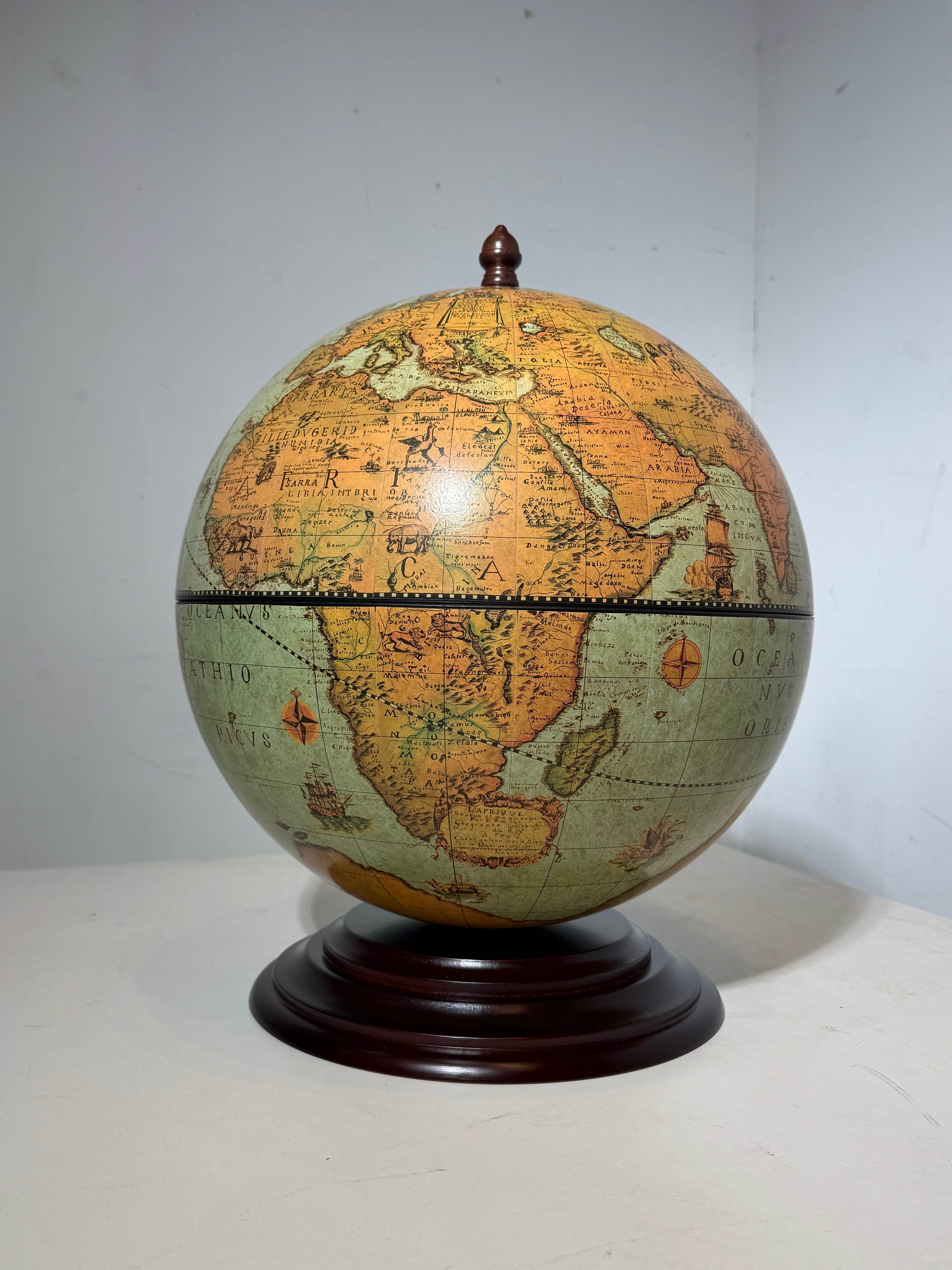 Zoffoli Globe Bar Cabinet – Hidden Drinks Storage – Ø50