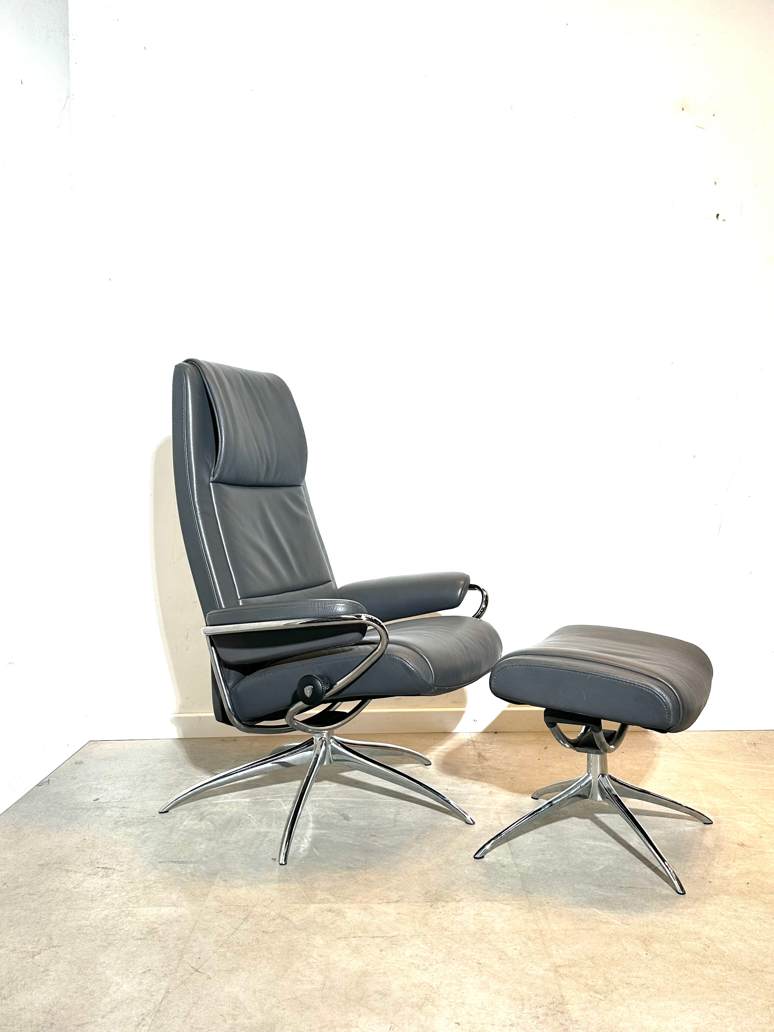 Stressless City reclining lounge chair with ottoman