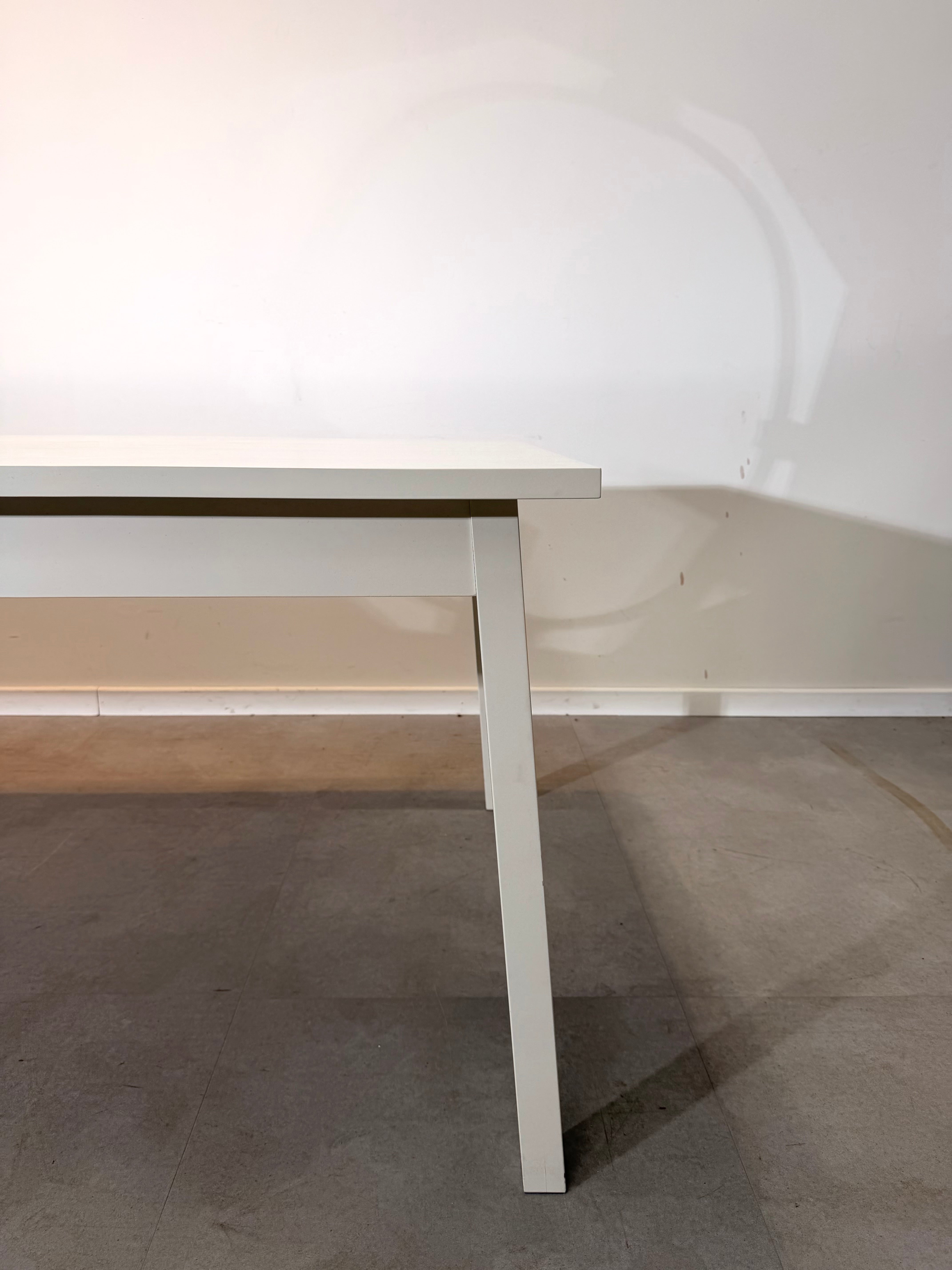 Moooi Shaker Dining Table