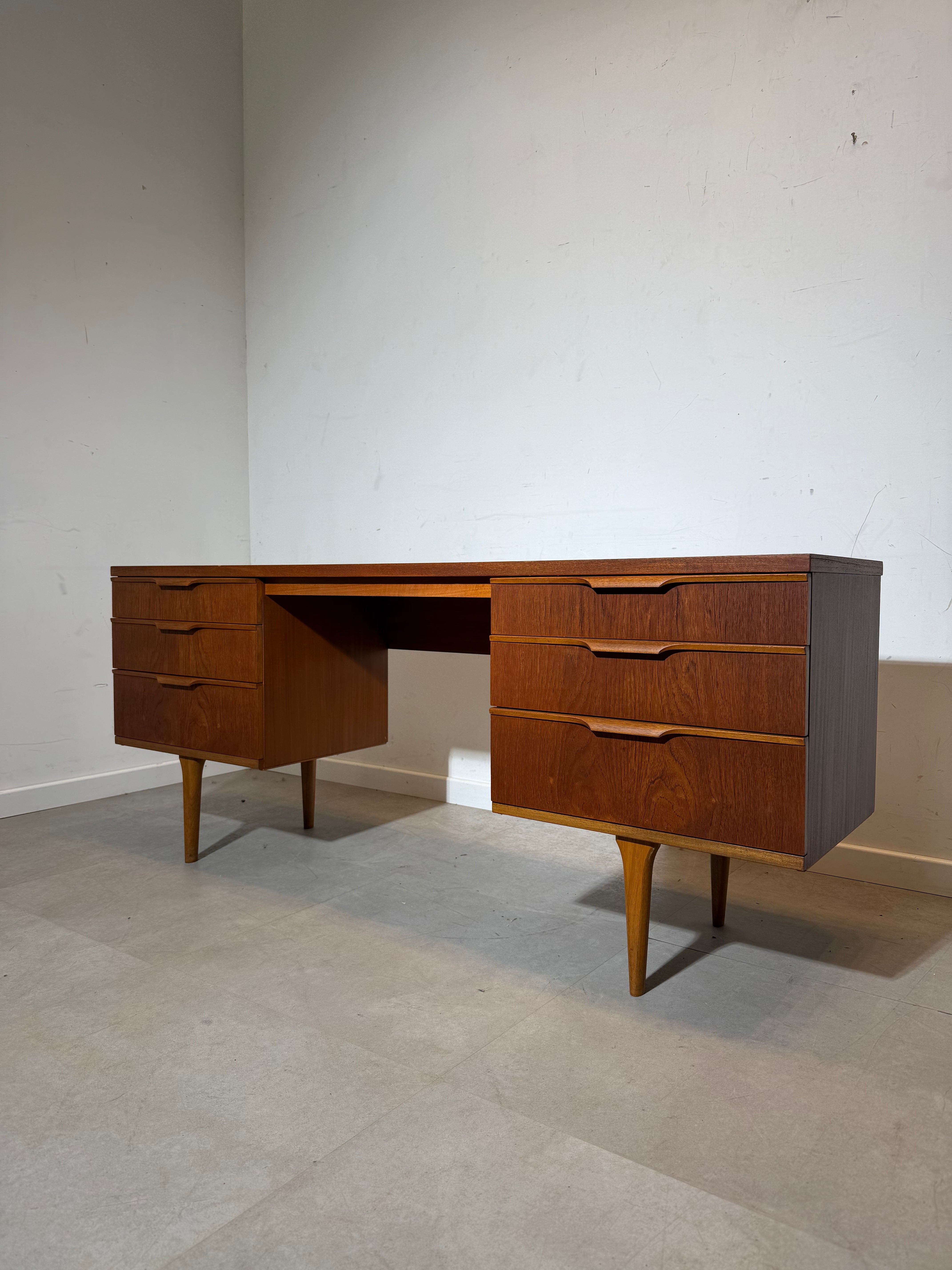 Bureau vintage Austinsuite en teck – Style moderne du milieu du siècle (Royaume-Uni, années 1960)