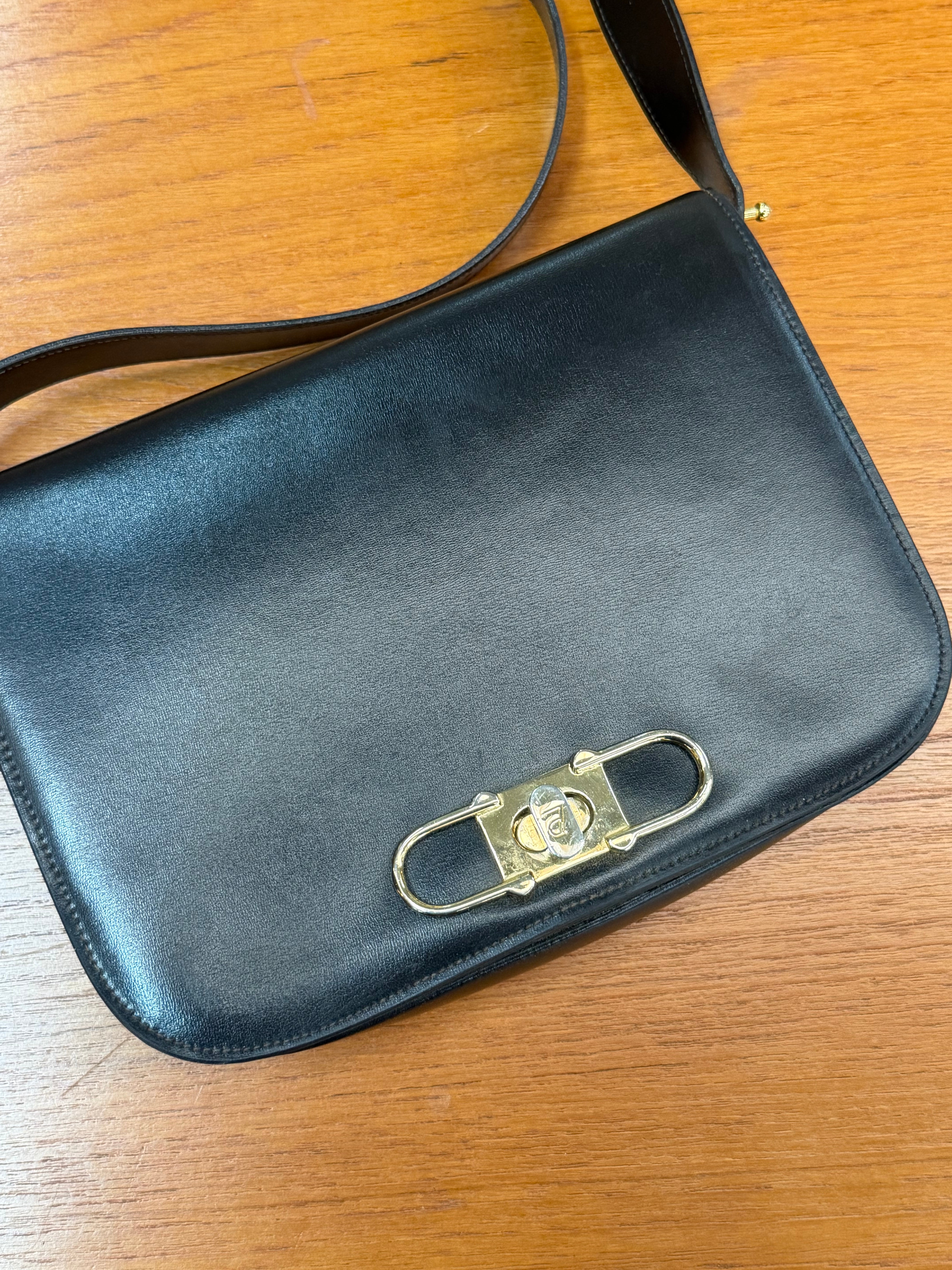 La Ville Bruxelles Crossbody Handbag – Black Leather – 25 cm