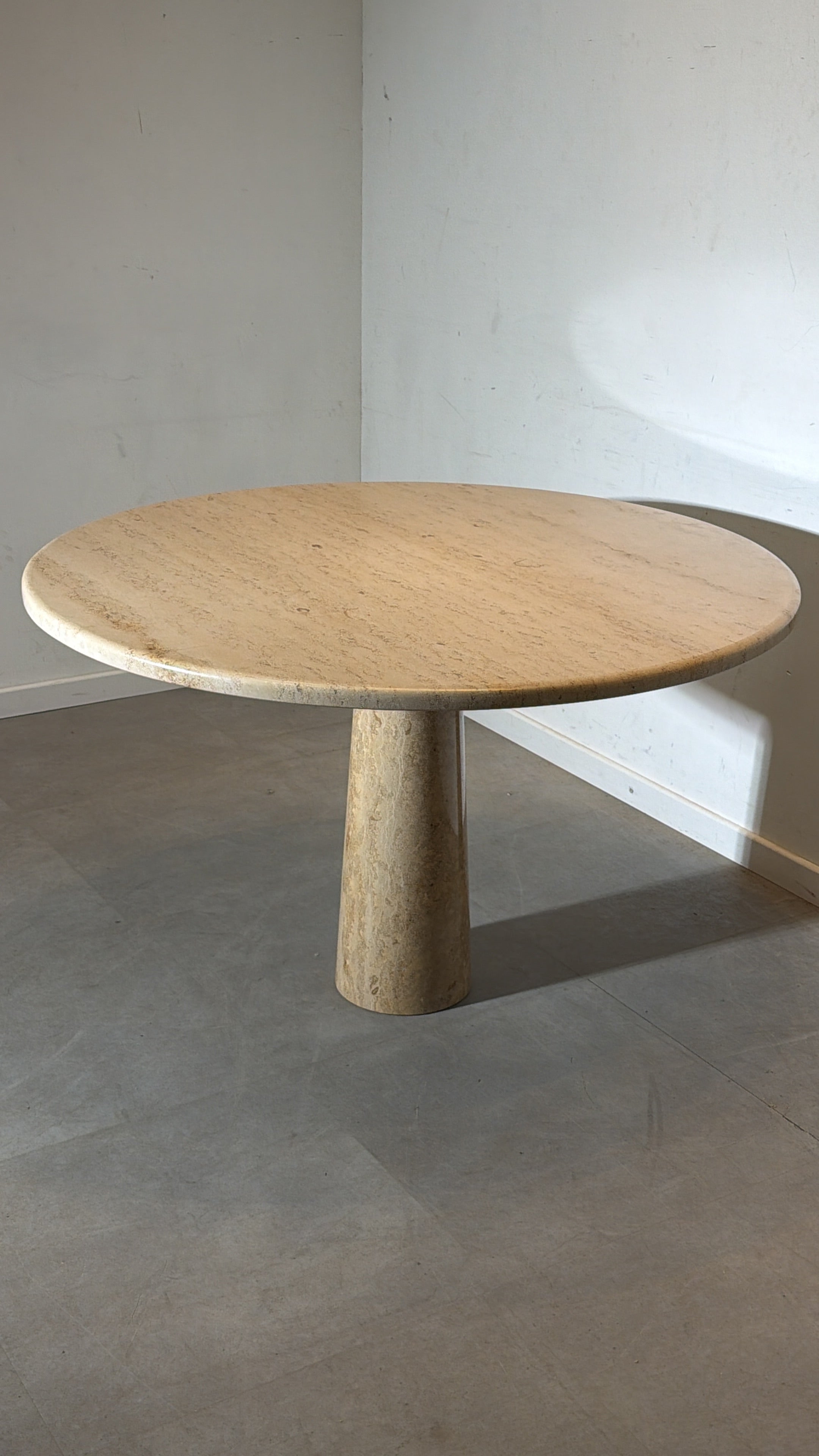 Vintage Jura stone pedestal dining table – Ø125 cm