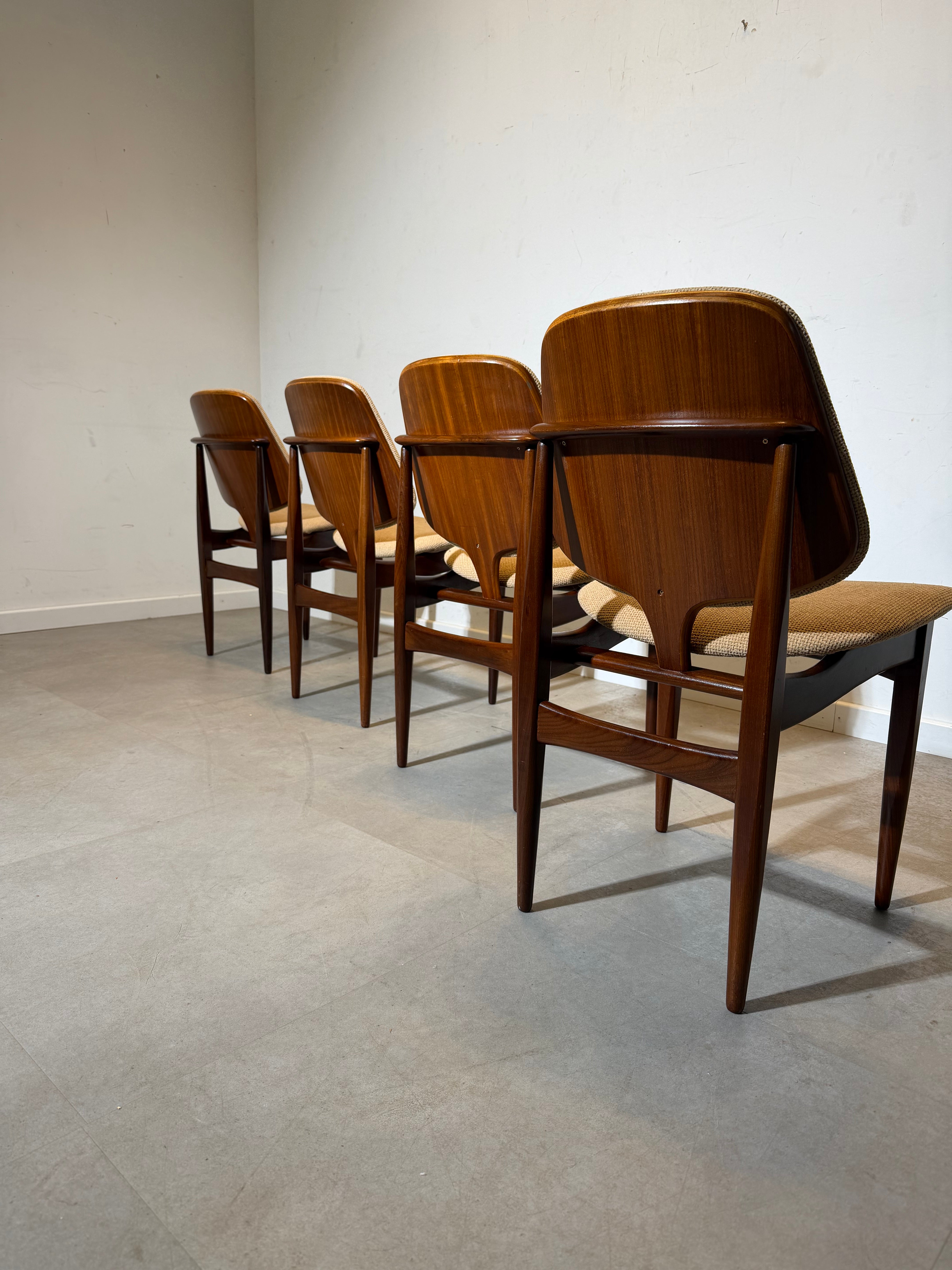 Elliotts de Newbury – Ensemble de 4 chaises de salle à manger en teck (années 1960)