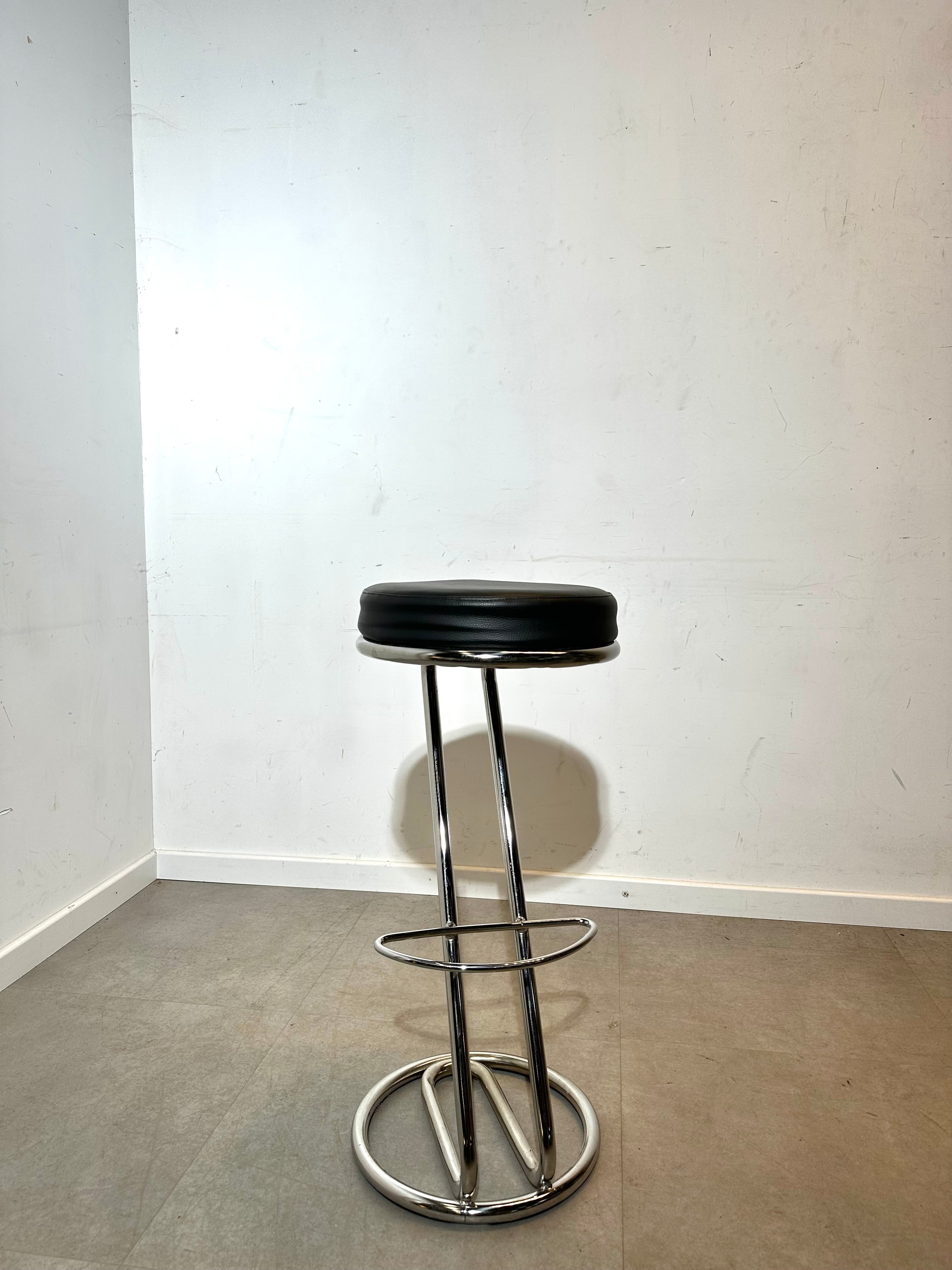 Vintage “Z” Bar Stool in Chrome and Black Leatherette
