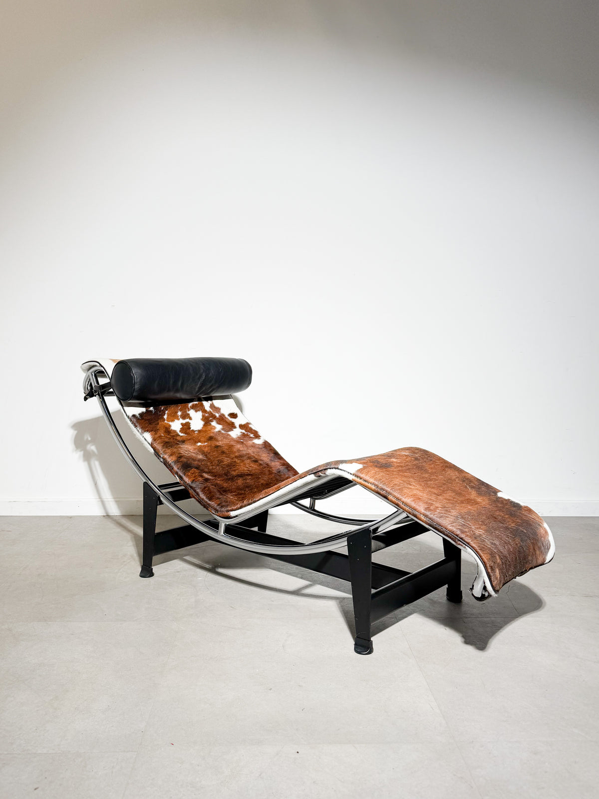 Original Cassina LC4 “Pony” Chaise Longue — Le Corbusier, Pierre Jeanneret & Charlotte Perriand