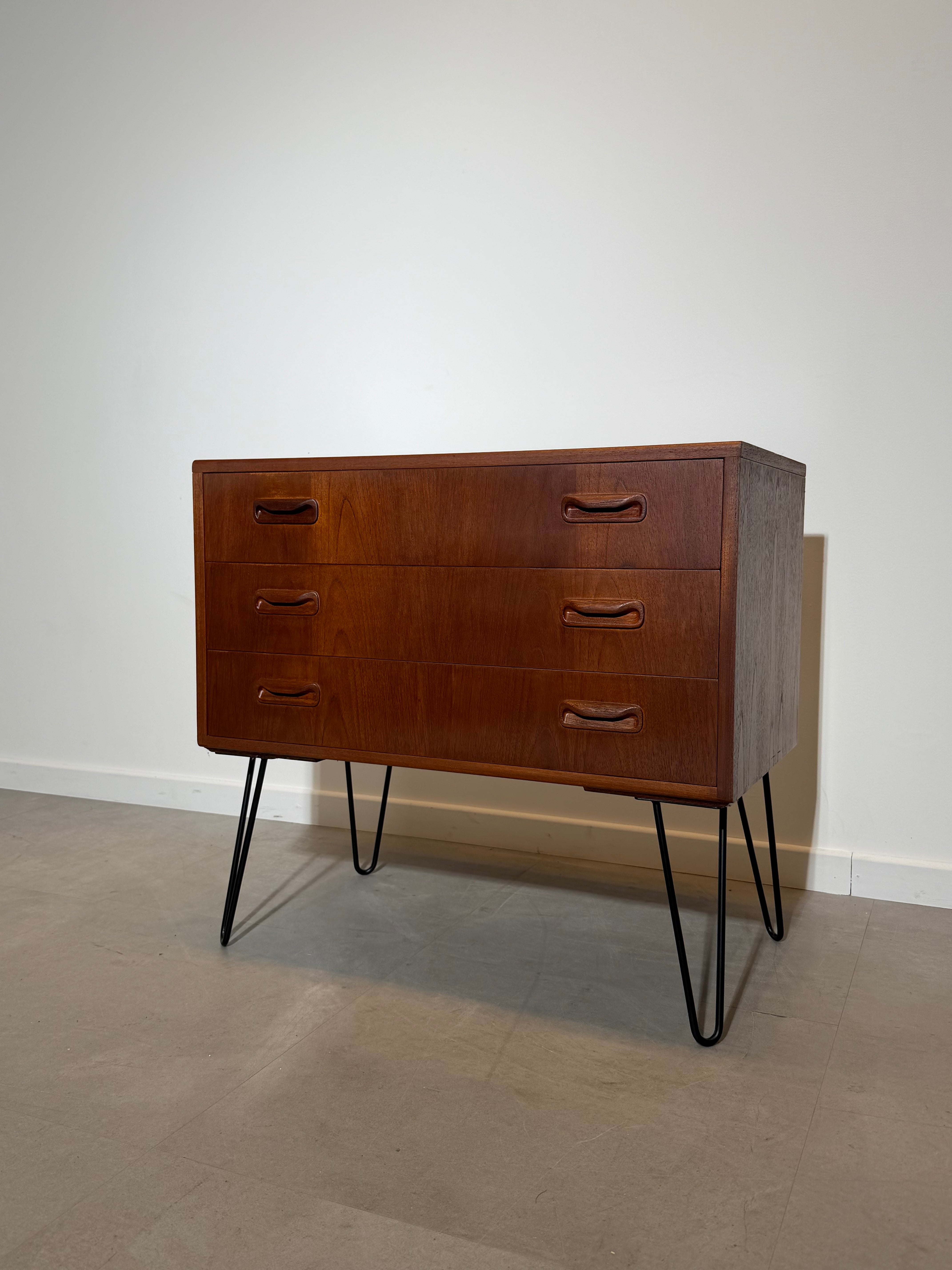 G-Plan Hairpin Chest of Drawers in Teak