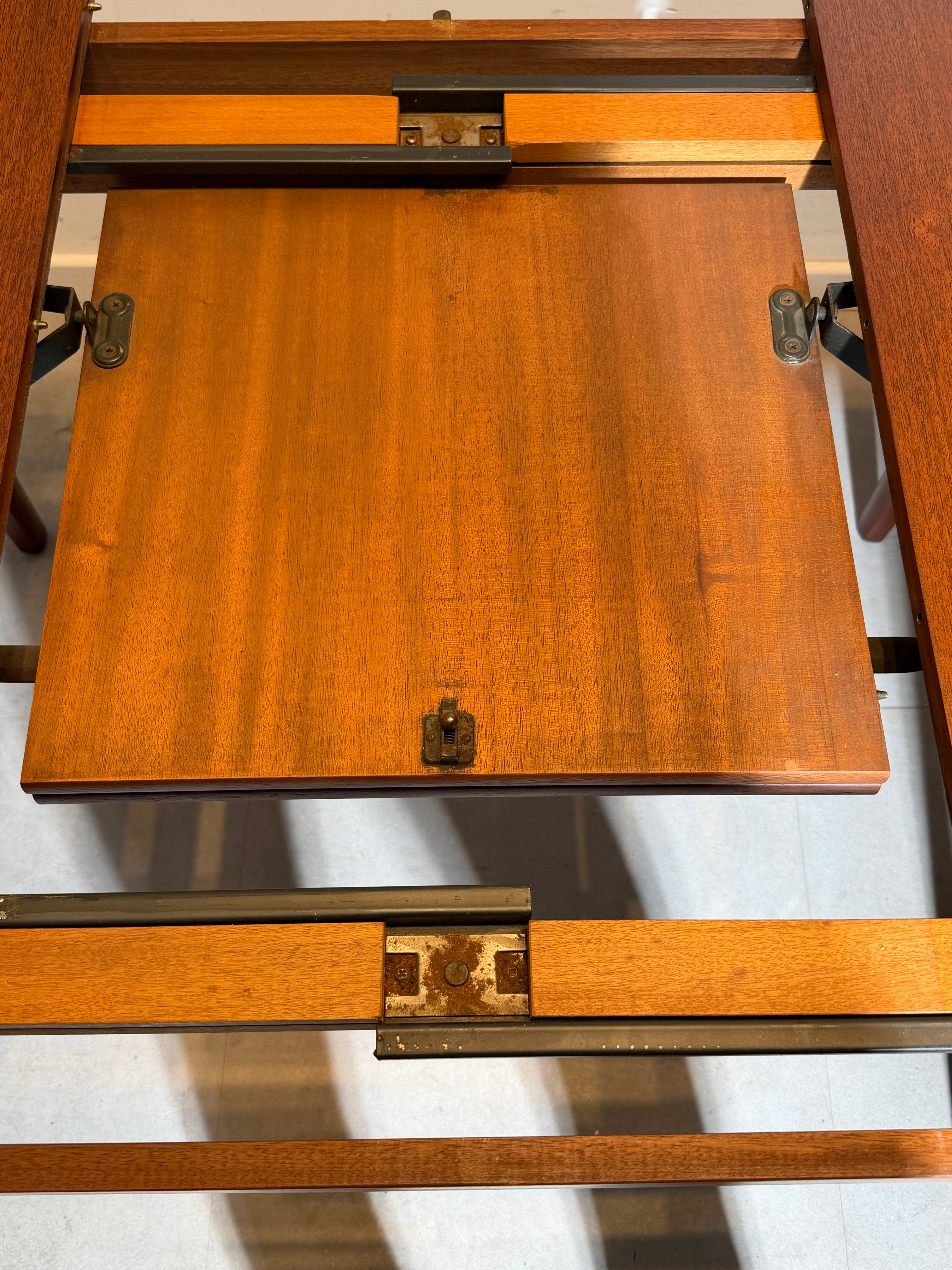 Meredew Rectangular Extendable Teak Dining Table – Mid-Century Modern