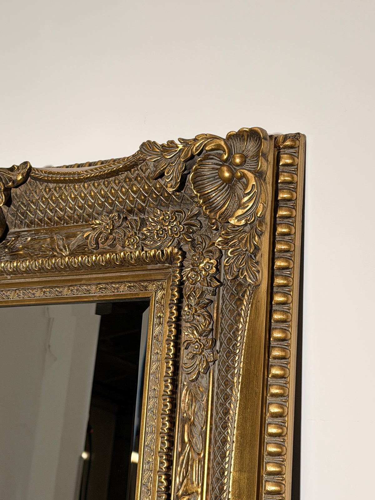 Ornate Gilt Floor Mirror – Classic Baroque Style