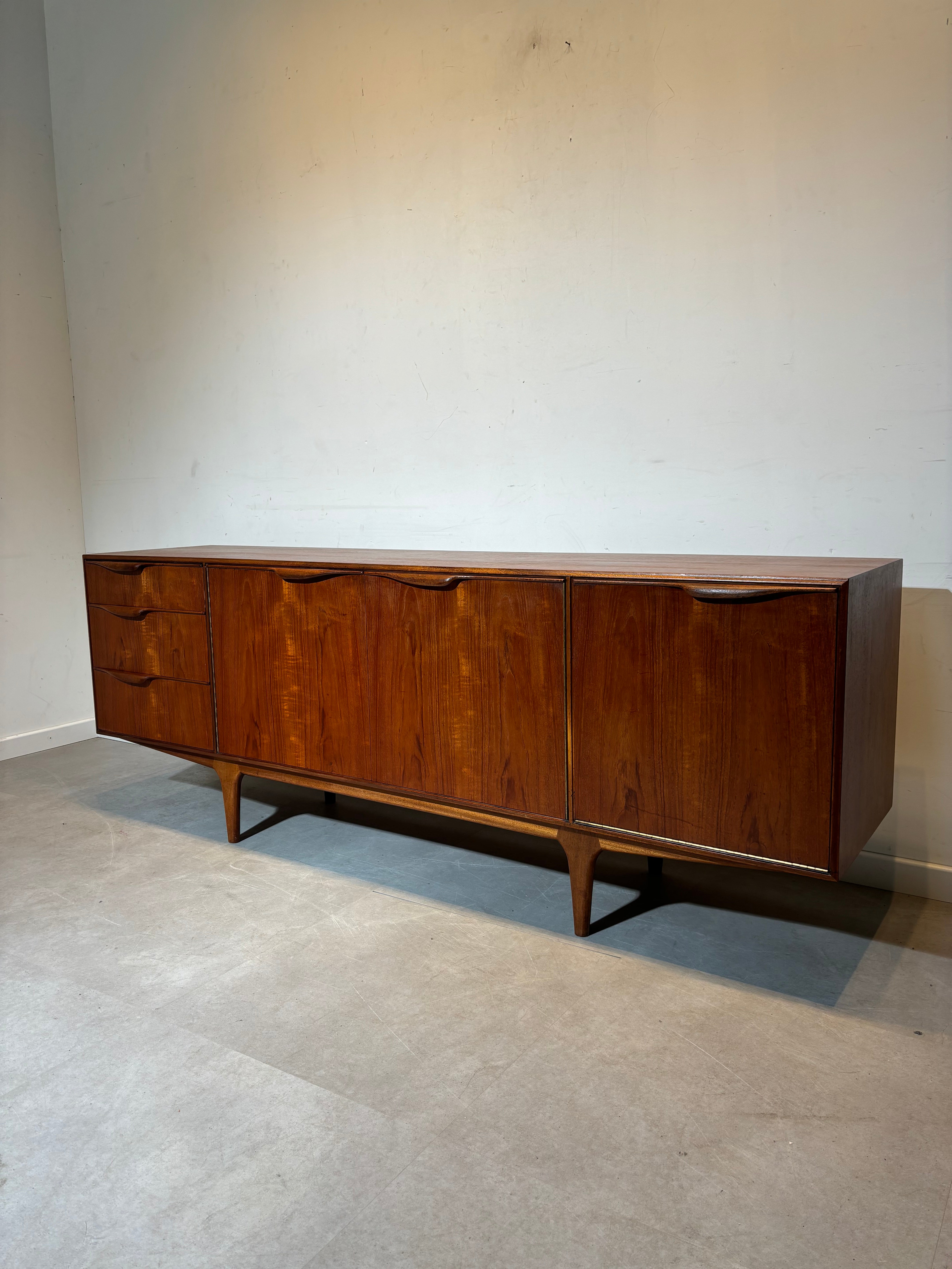 Mcintosh “Dunvegan” XL Sideboard