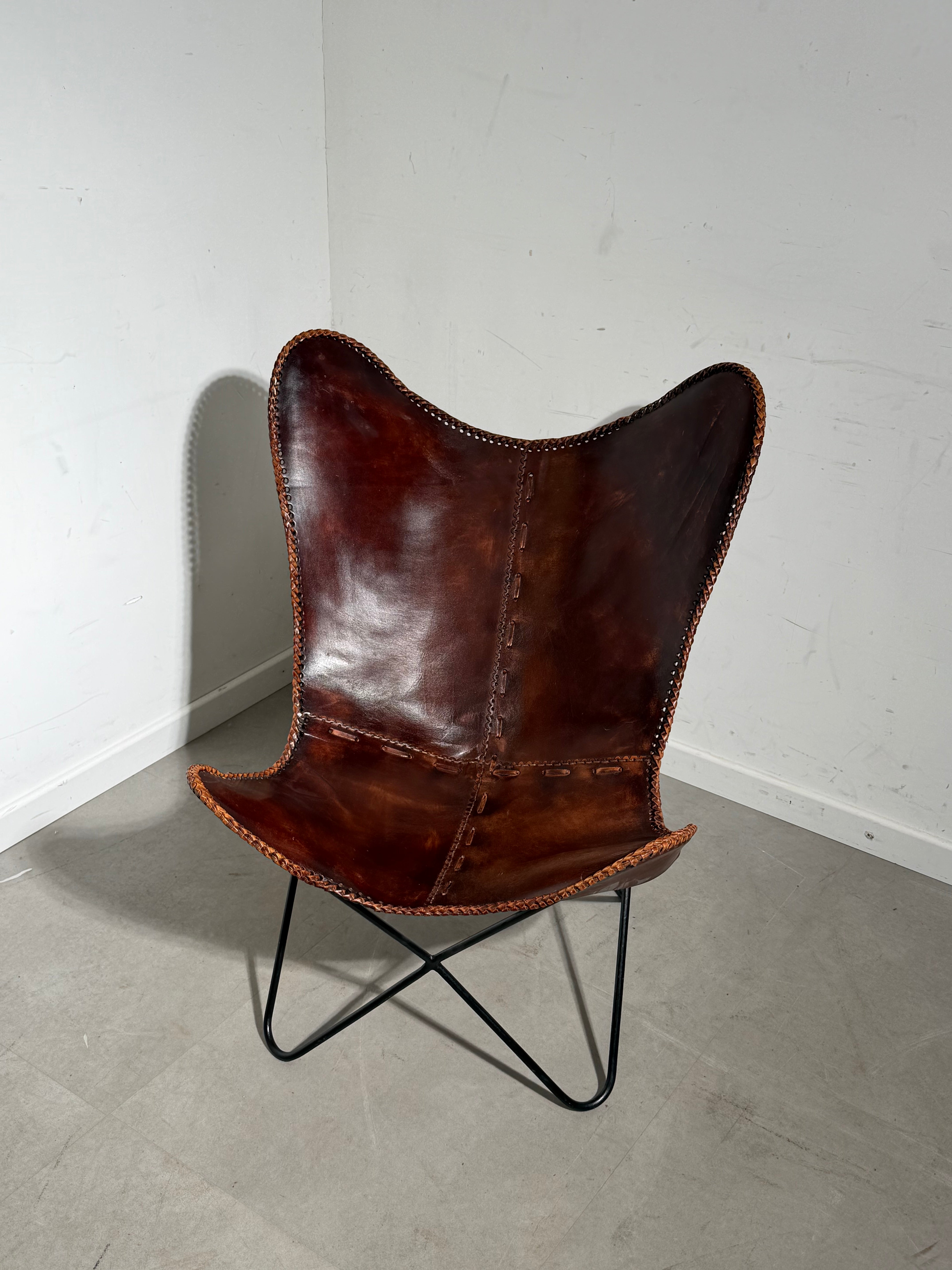 Vintage Butterfly Chair Cognac Leather – Mid Century Sling Chair