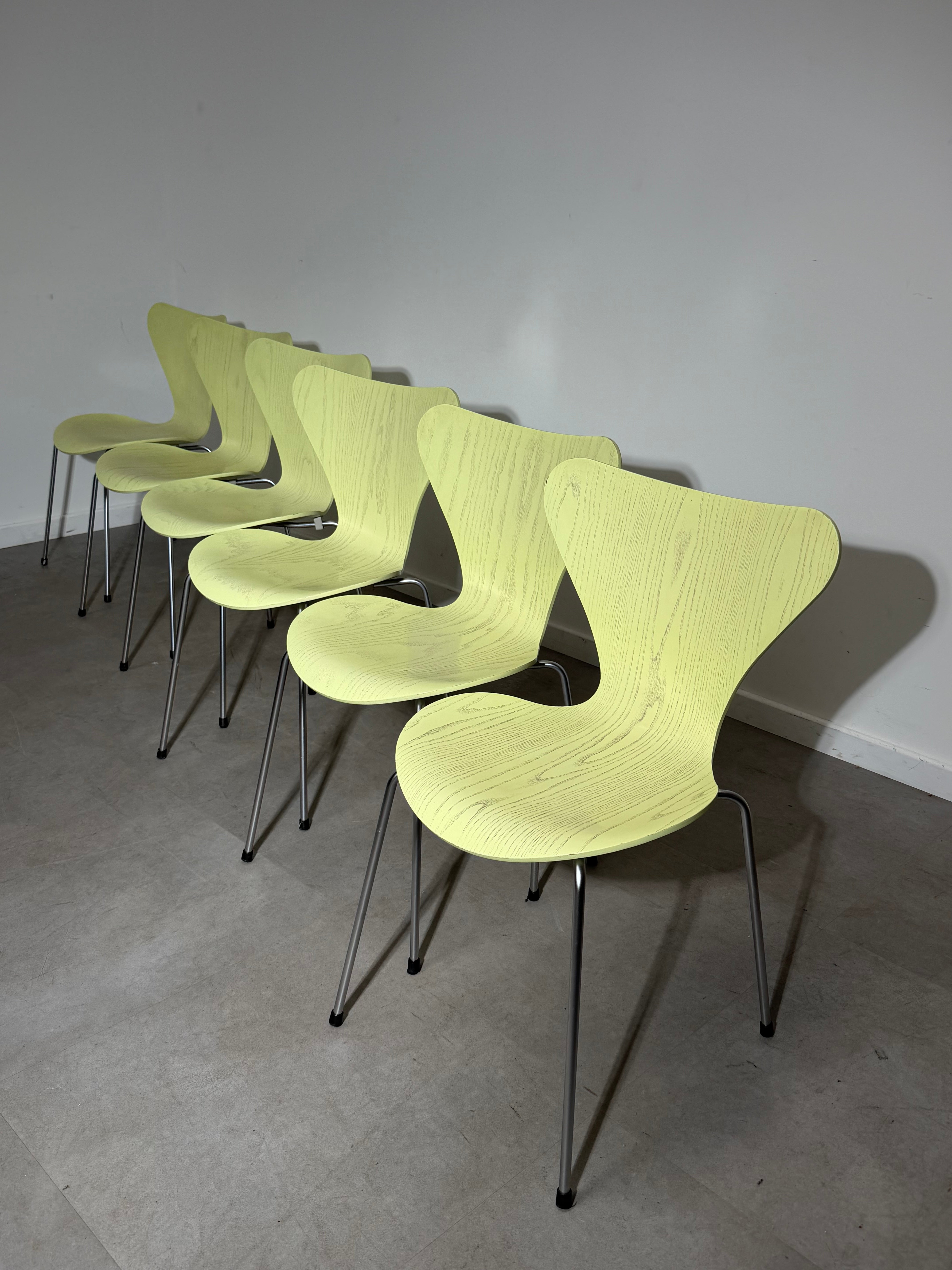 Set of 6 Fritz Hansen Series 7 Chairs – Arne Jacobsen – Lime – 2007