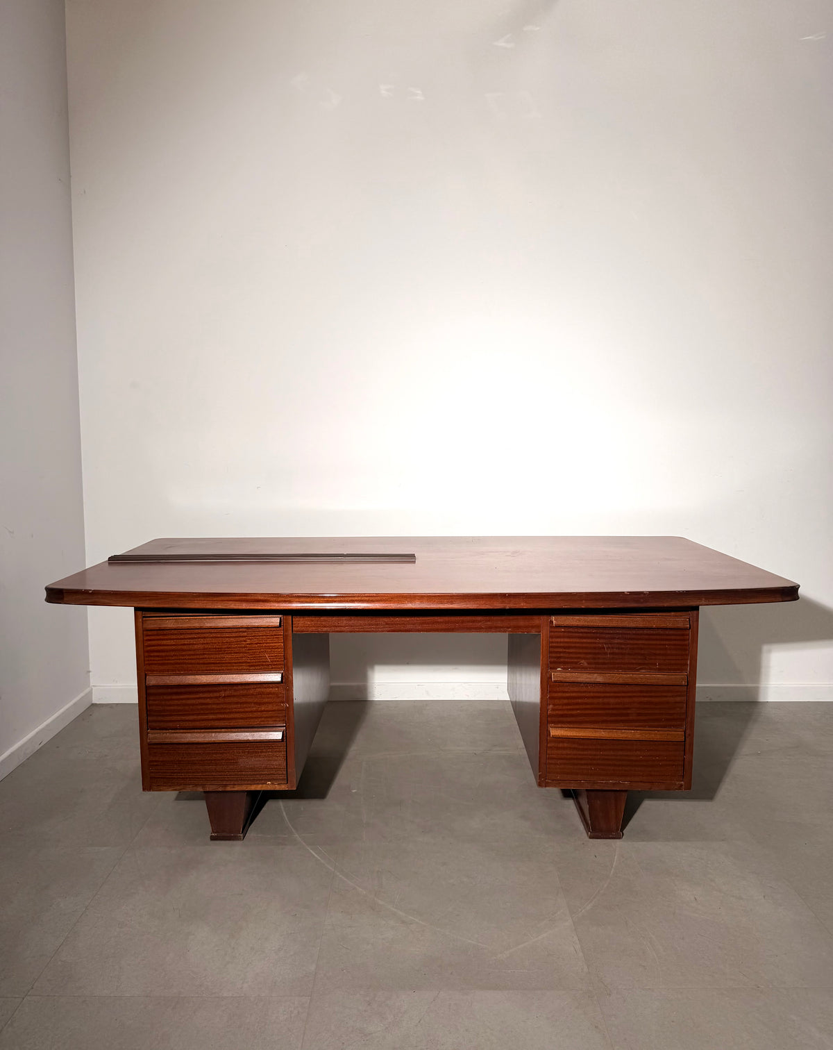 Vintage Executive Desk in Mahogany
