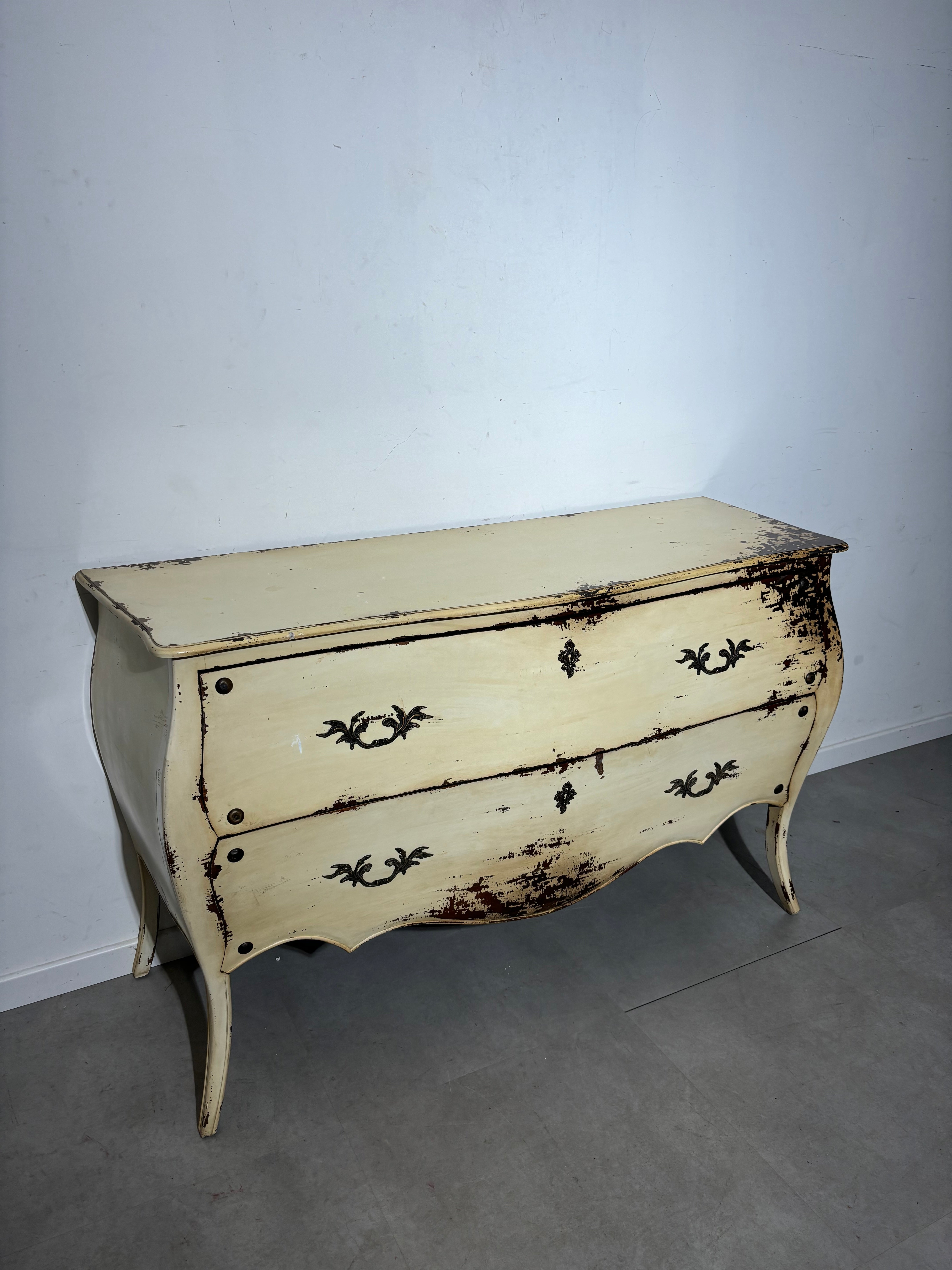 Chest of drawers antique white