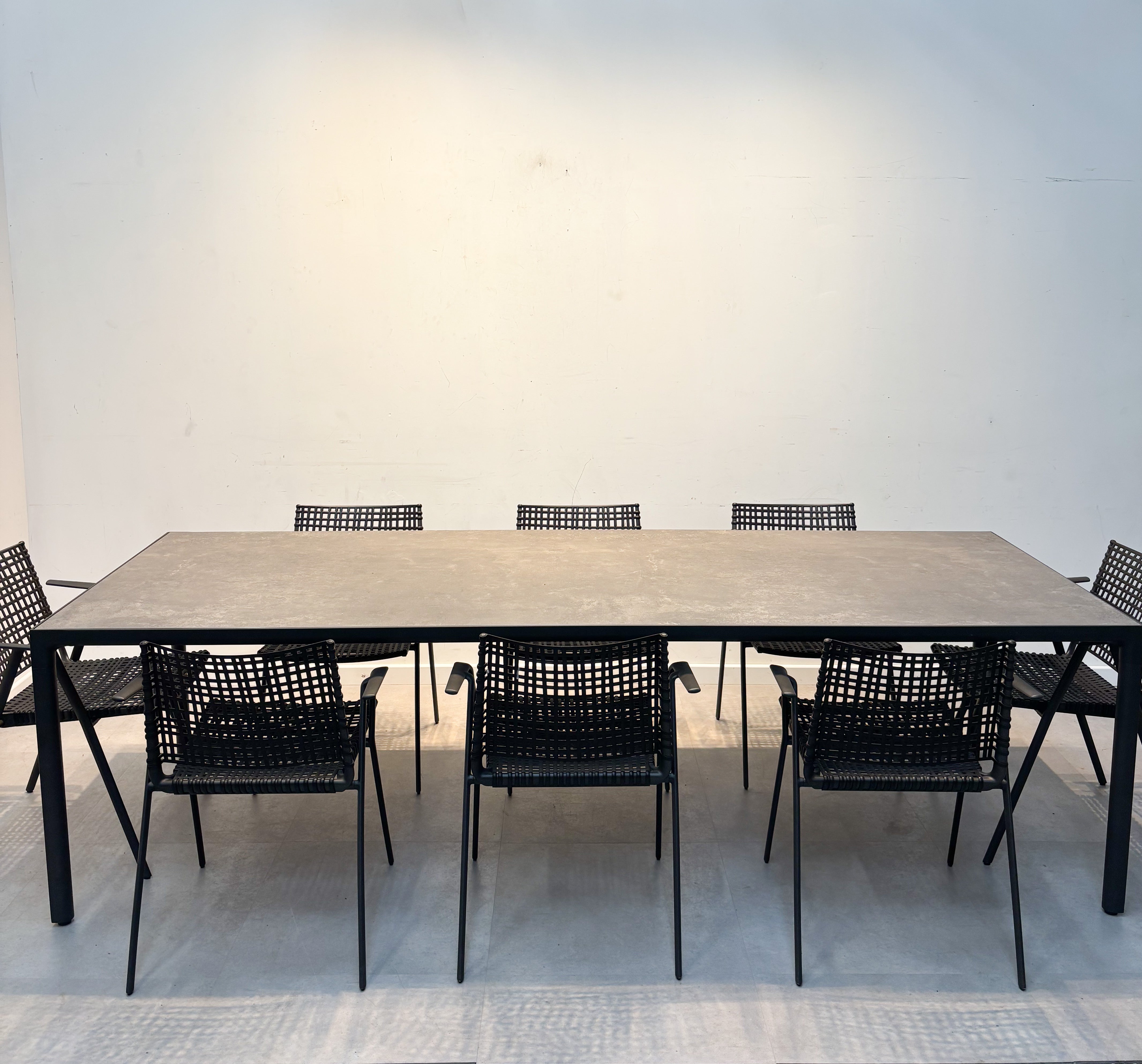 Tribù Dining Table with 8 Armchairs