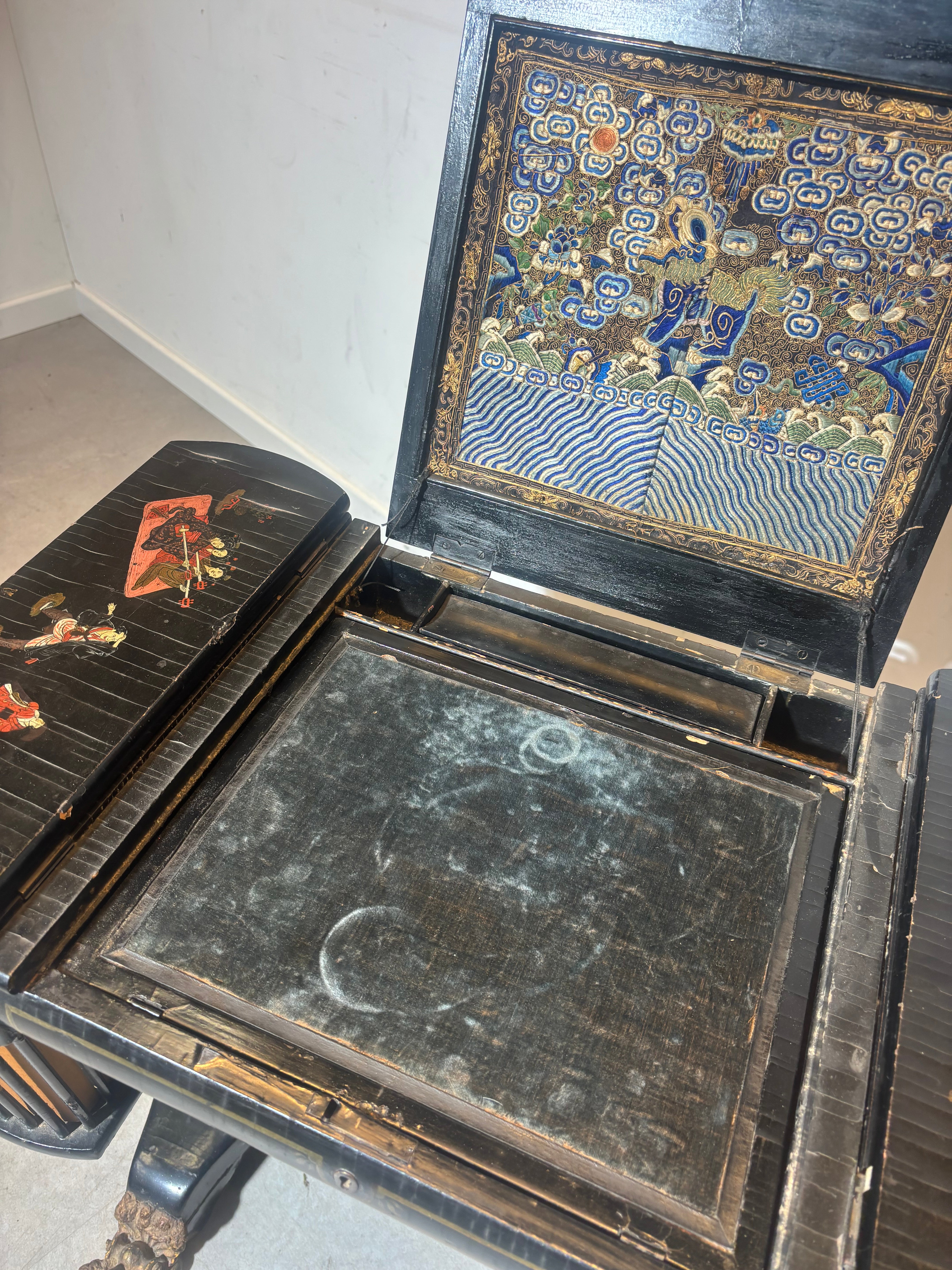 Chinese Sewing Cabinet , Kanton , 19th century