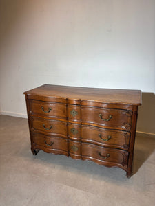 Antique chest of drawers in solid oak wood