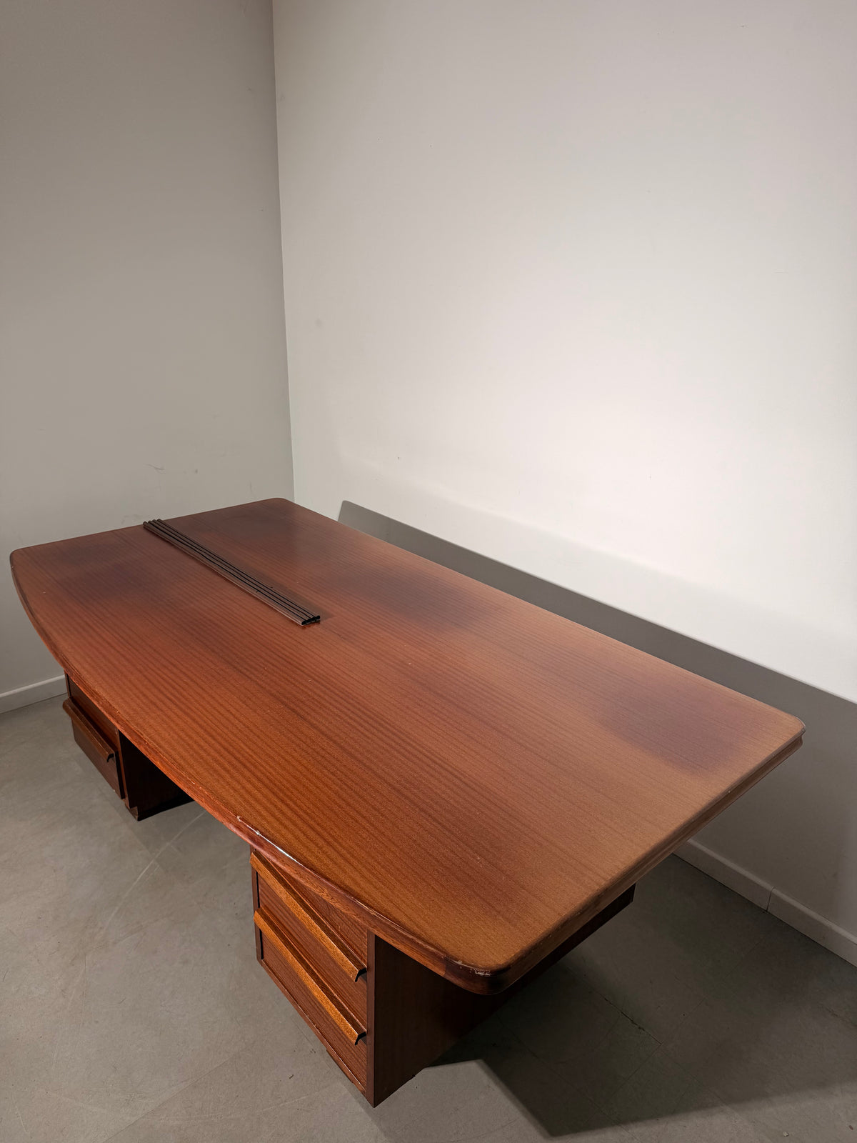 Vintage Executive Desk in Mahogany