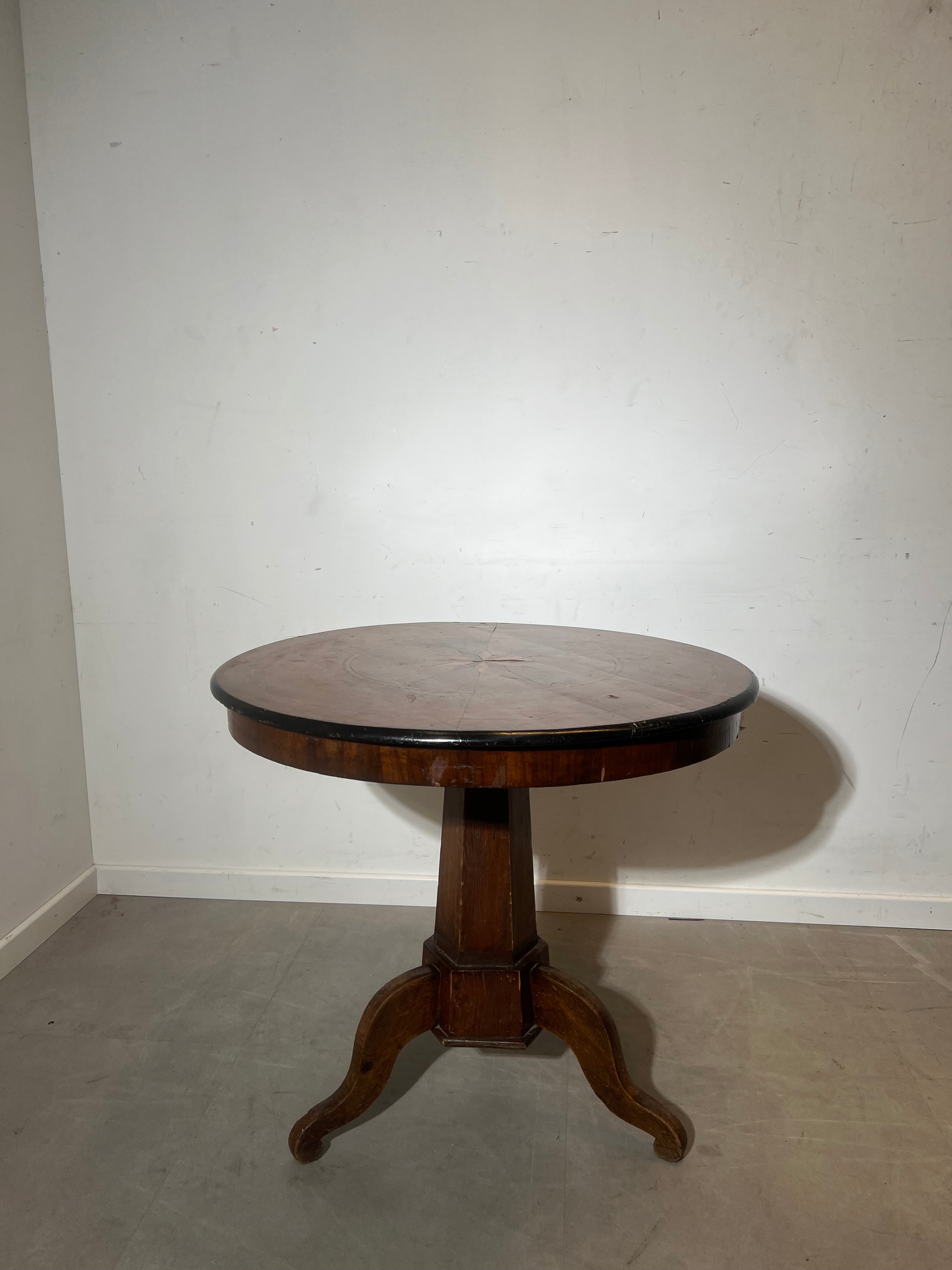 Antique Round Wooden Dining Table – Star Inlay – Pedestal Base