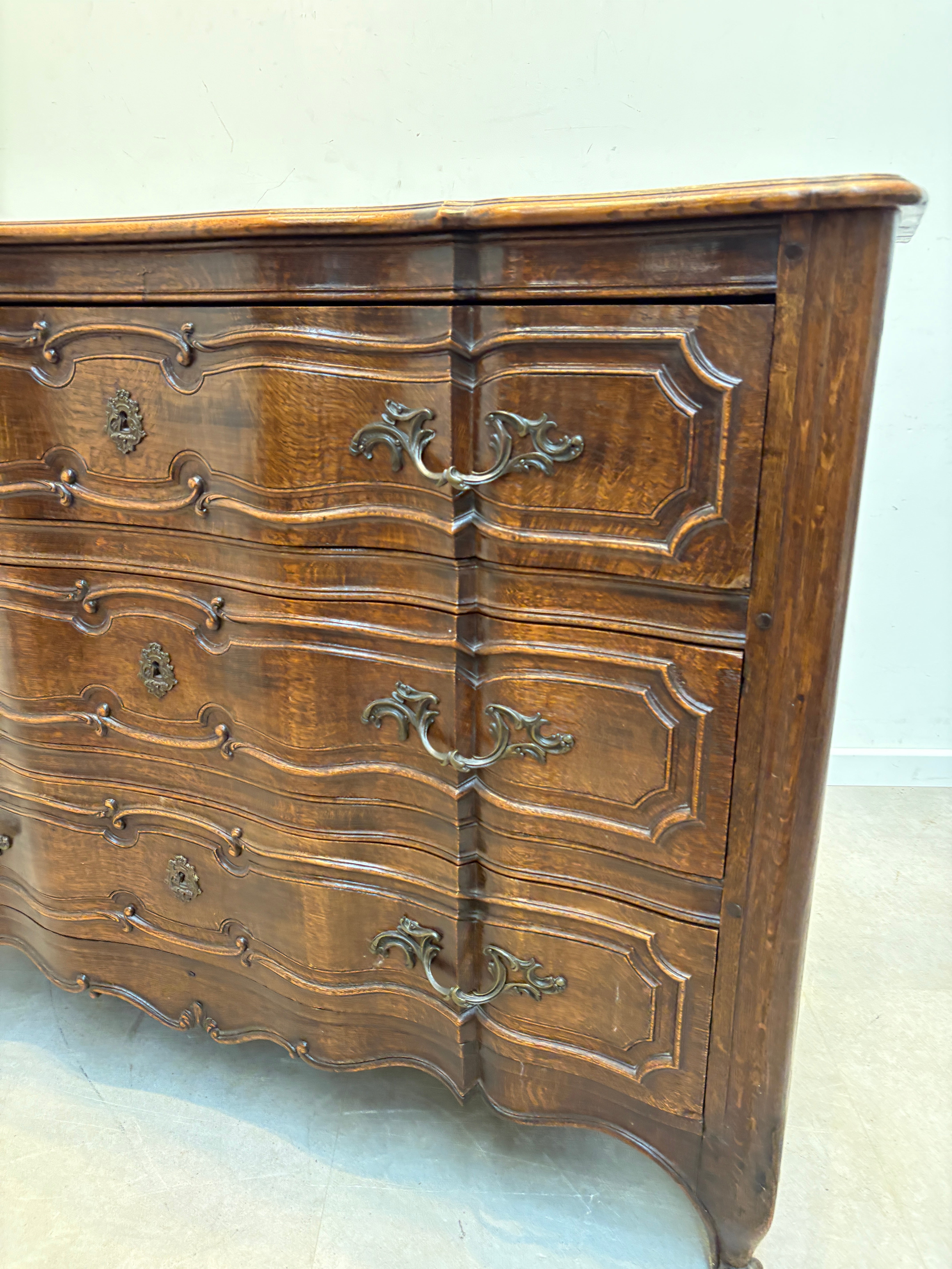 Commode ancienne à 3 tiroirs