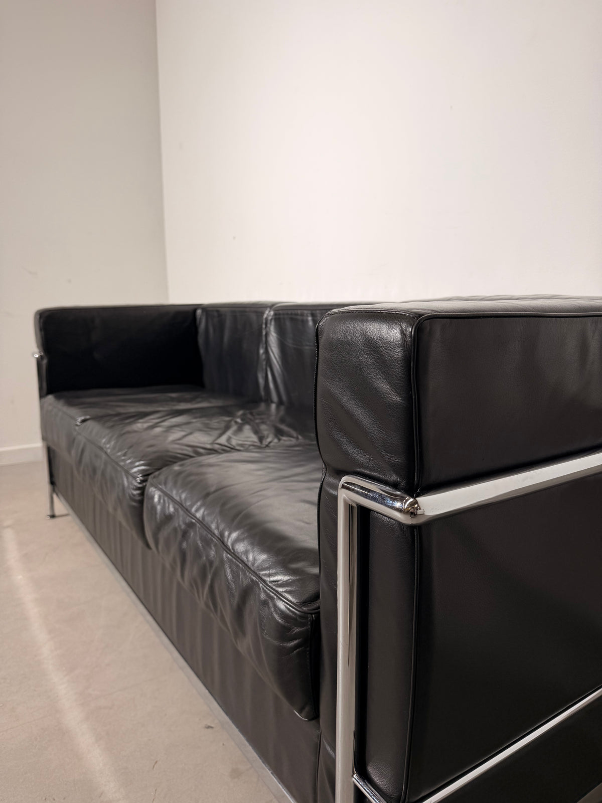 Cassina “Le Corbusier” Style Sofa Set – Le Corbusier Replica