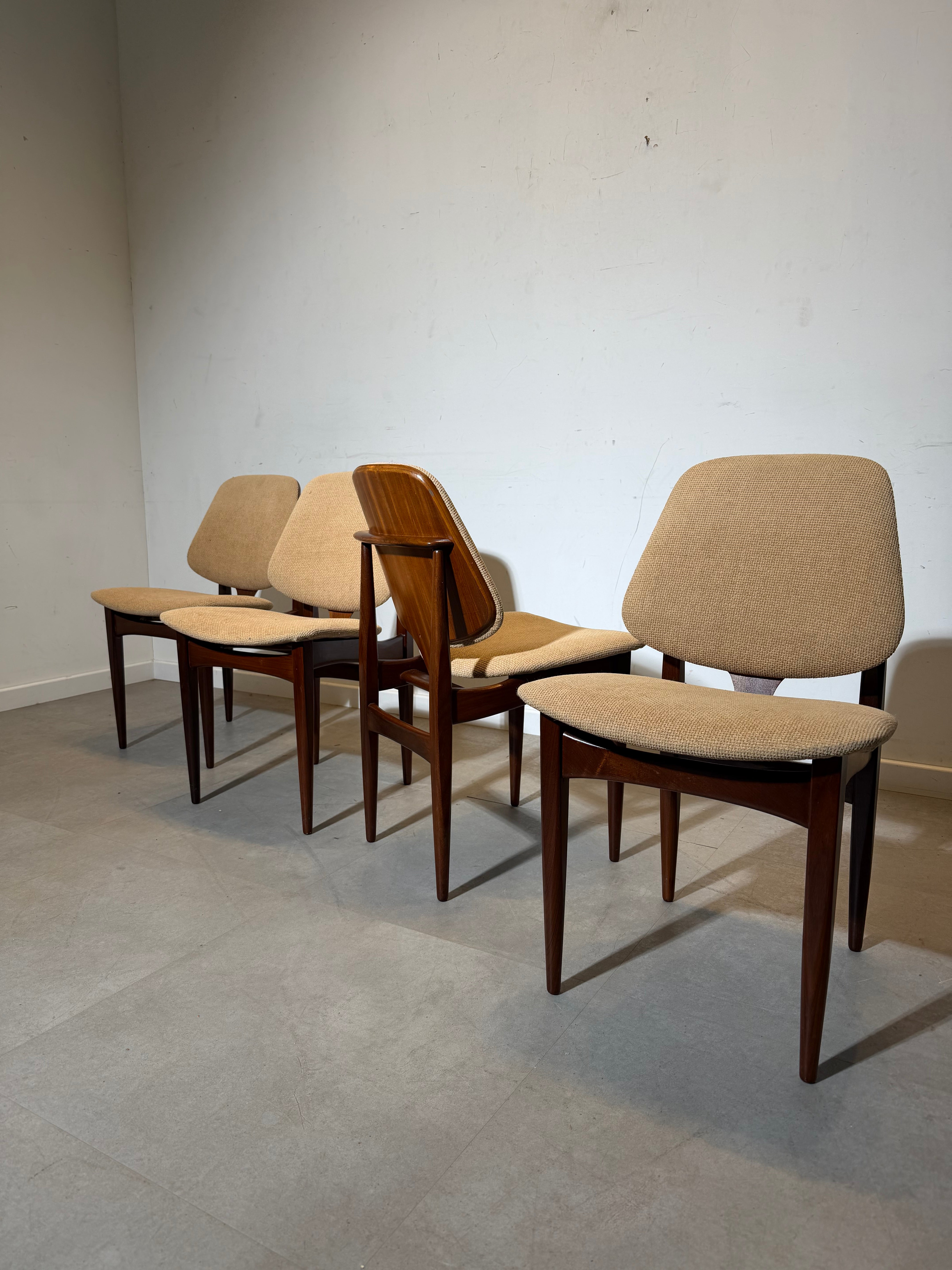 Elliotts of Newbury – Set of 4 Teak Dining Chairs (1960s)