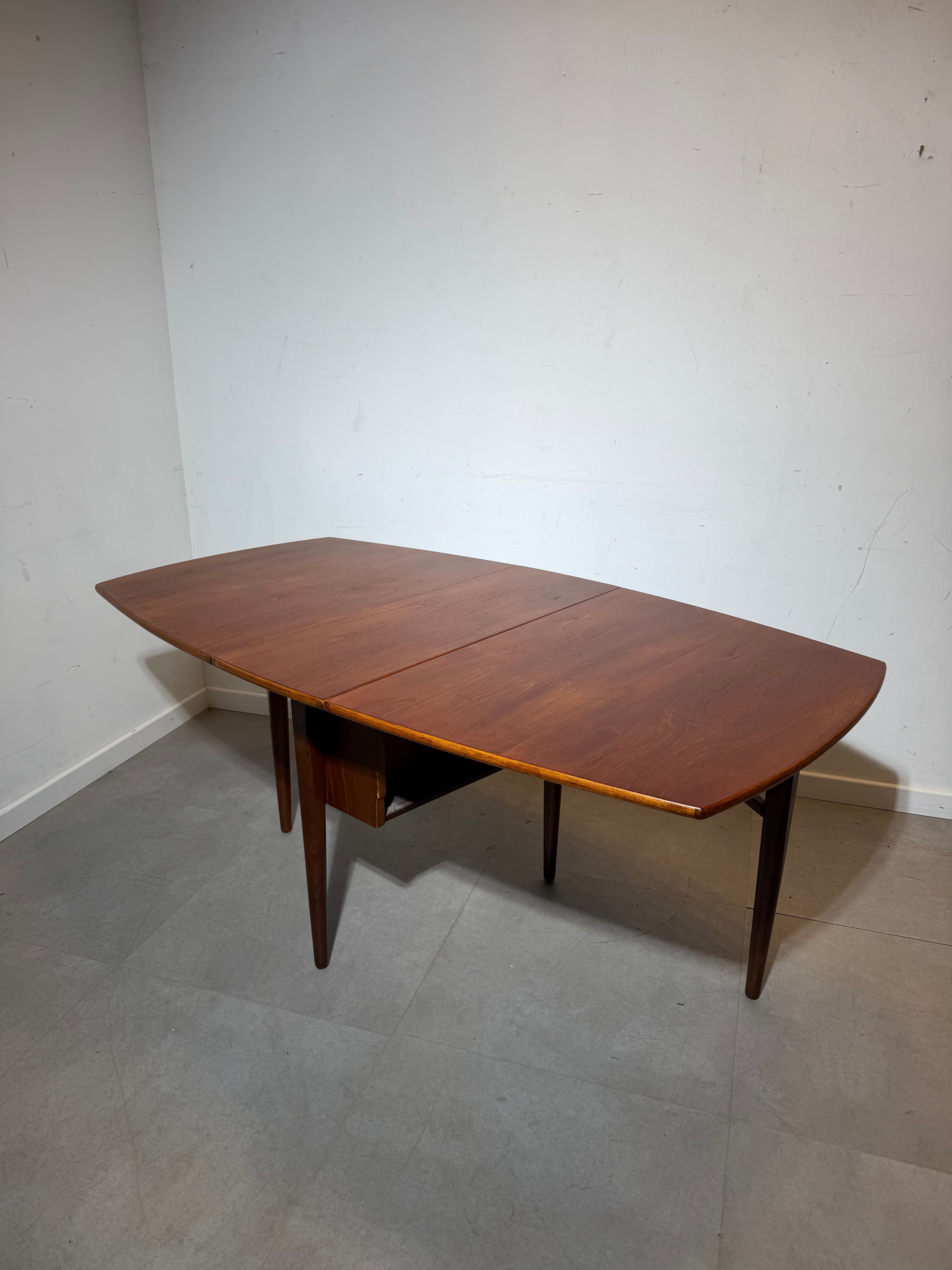 Mid-Century Teak Drop-Leaf Dining Table – Scandinavian Style (1960s)