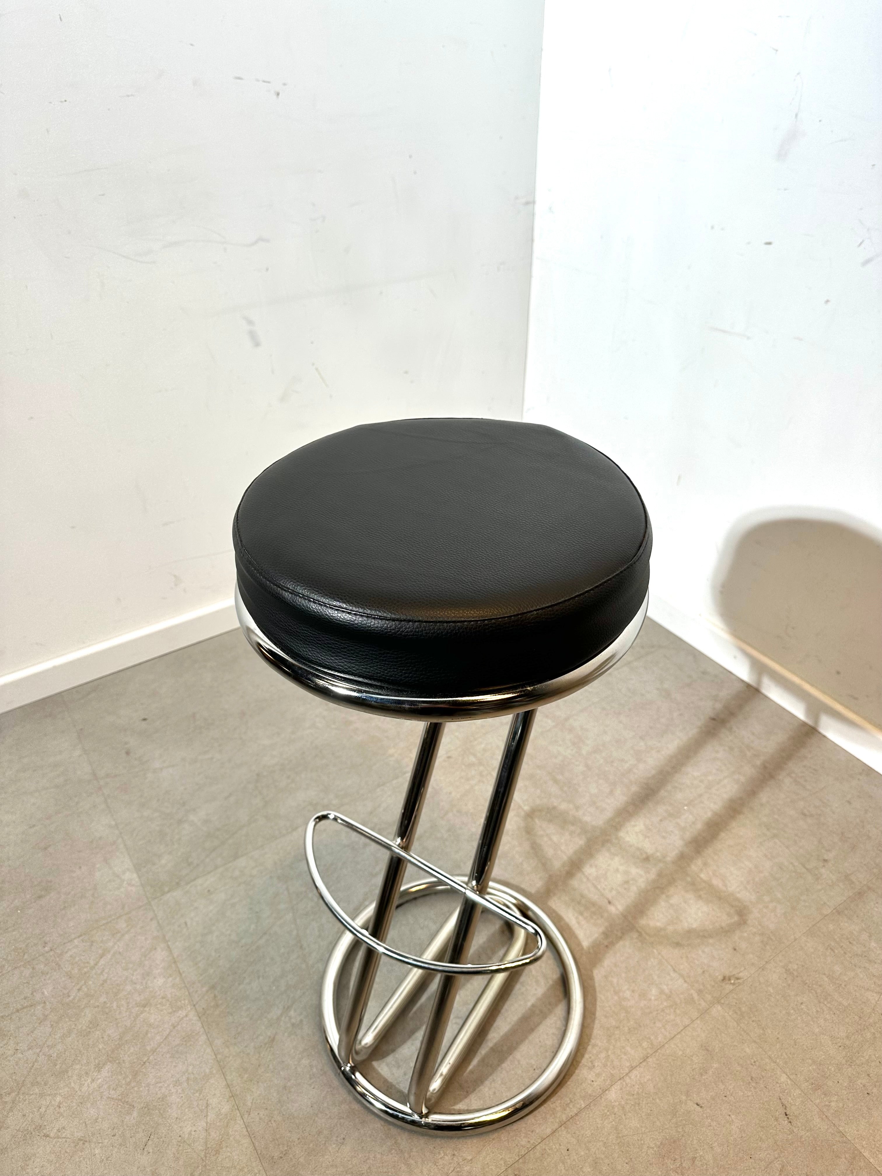 Vintage “Z” Bar Stool in Chrome and Black Leatherette