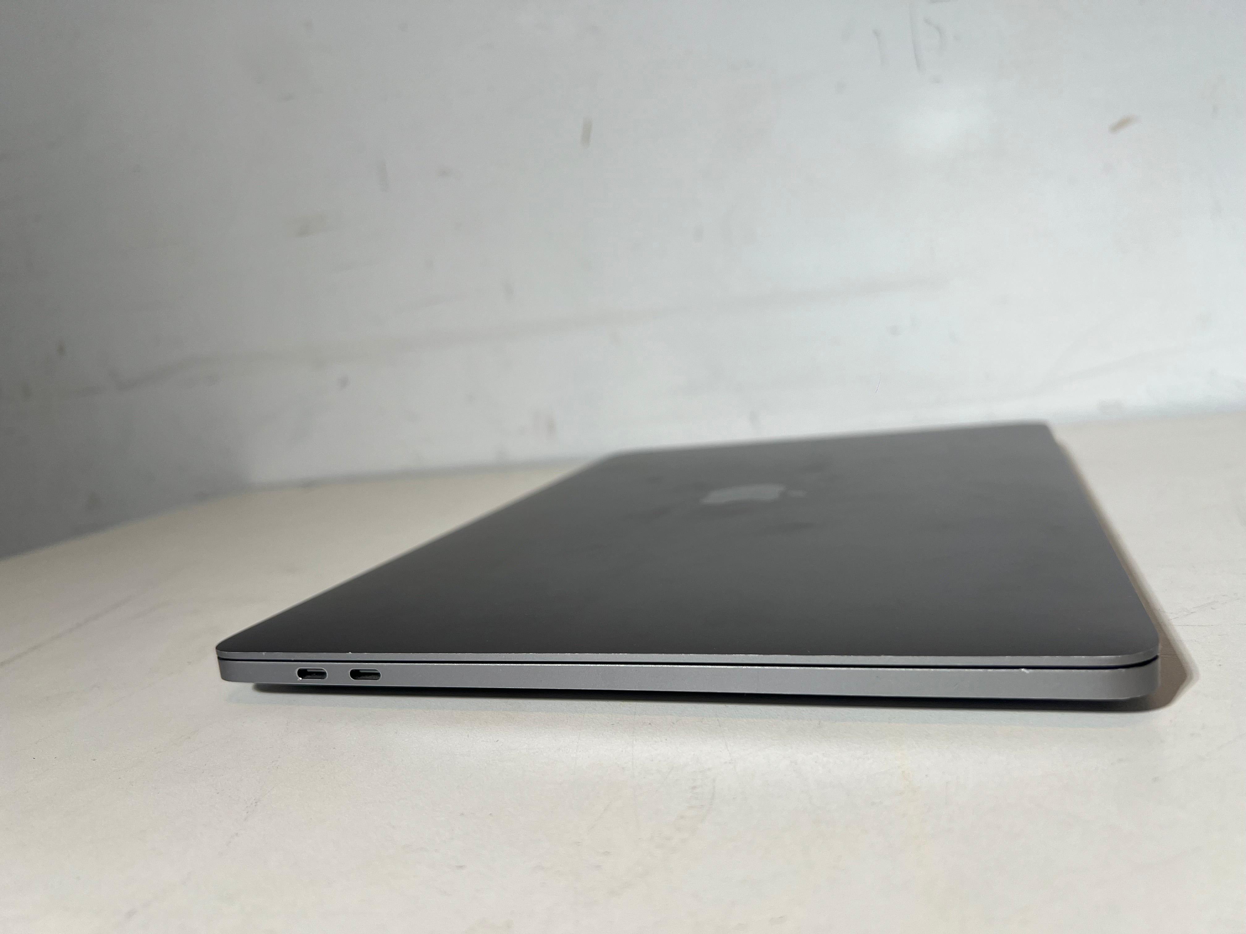 Apple MacBook Pro 13” M1 (2020) – Space Grey / Silver