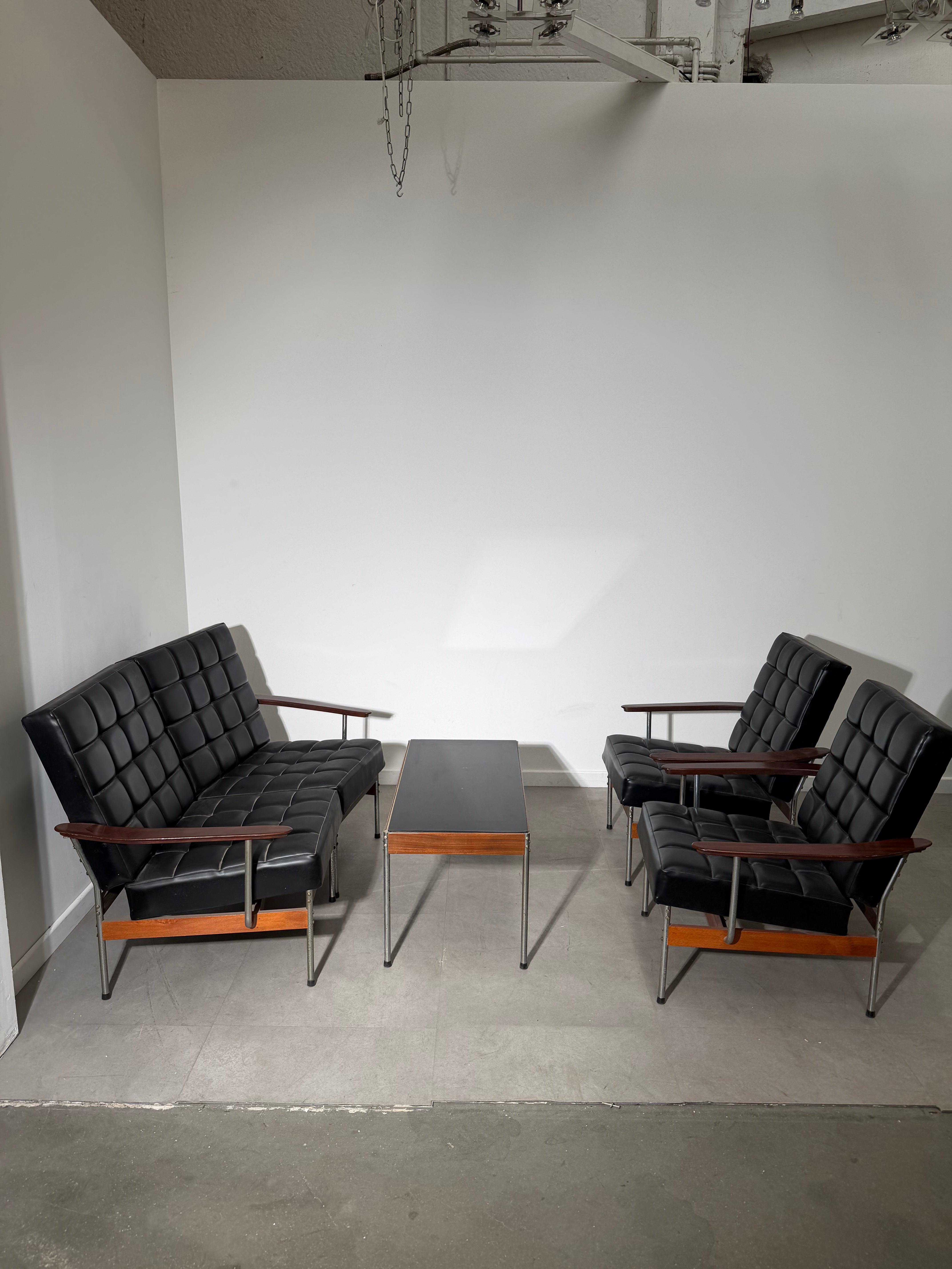 Vintage Sofa Set 2 + 1 + 1 + Coffee Table