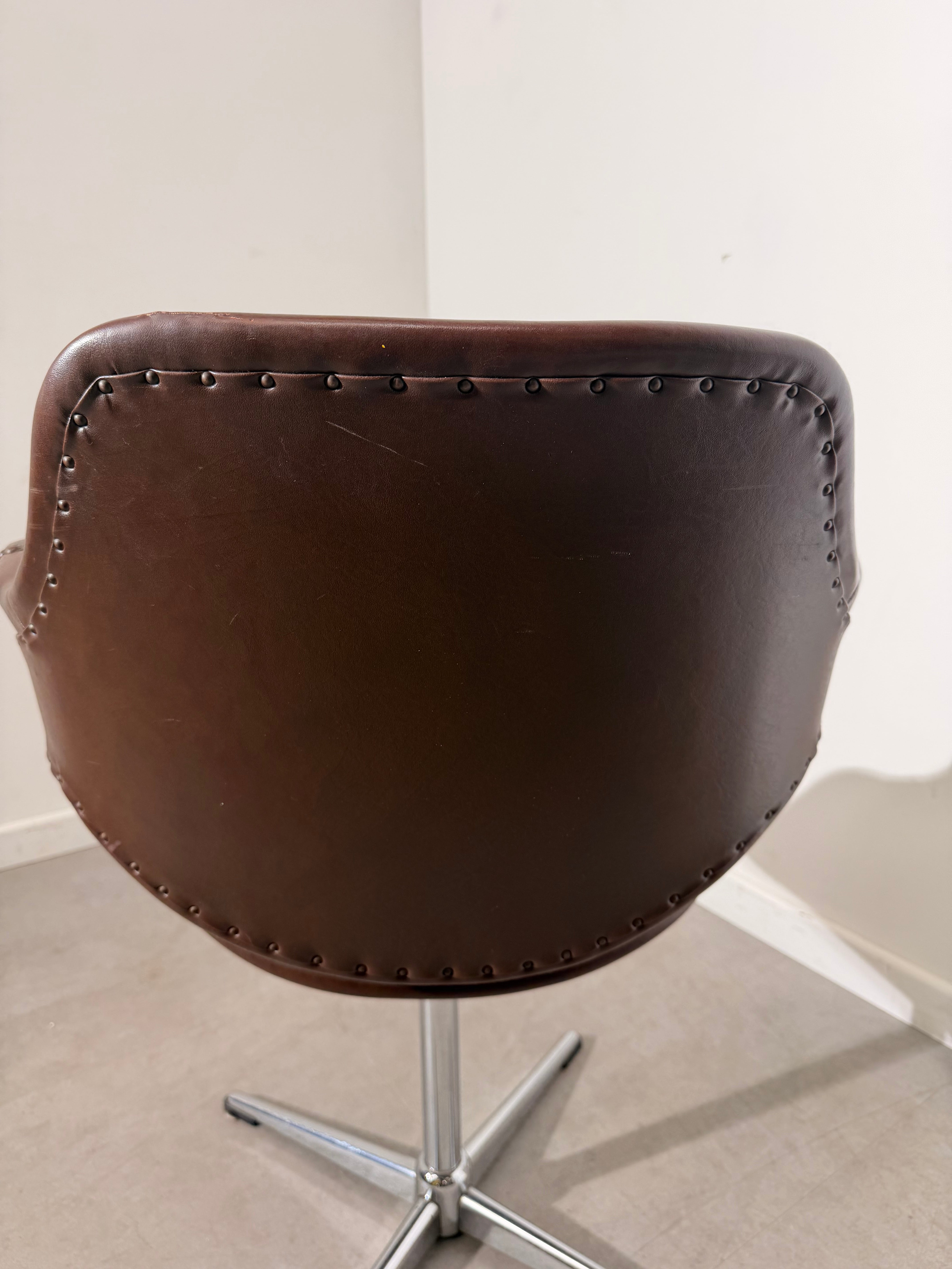 Vintage Leather Swivel Lounge Chair