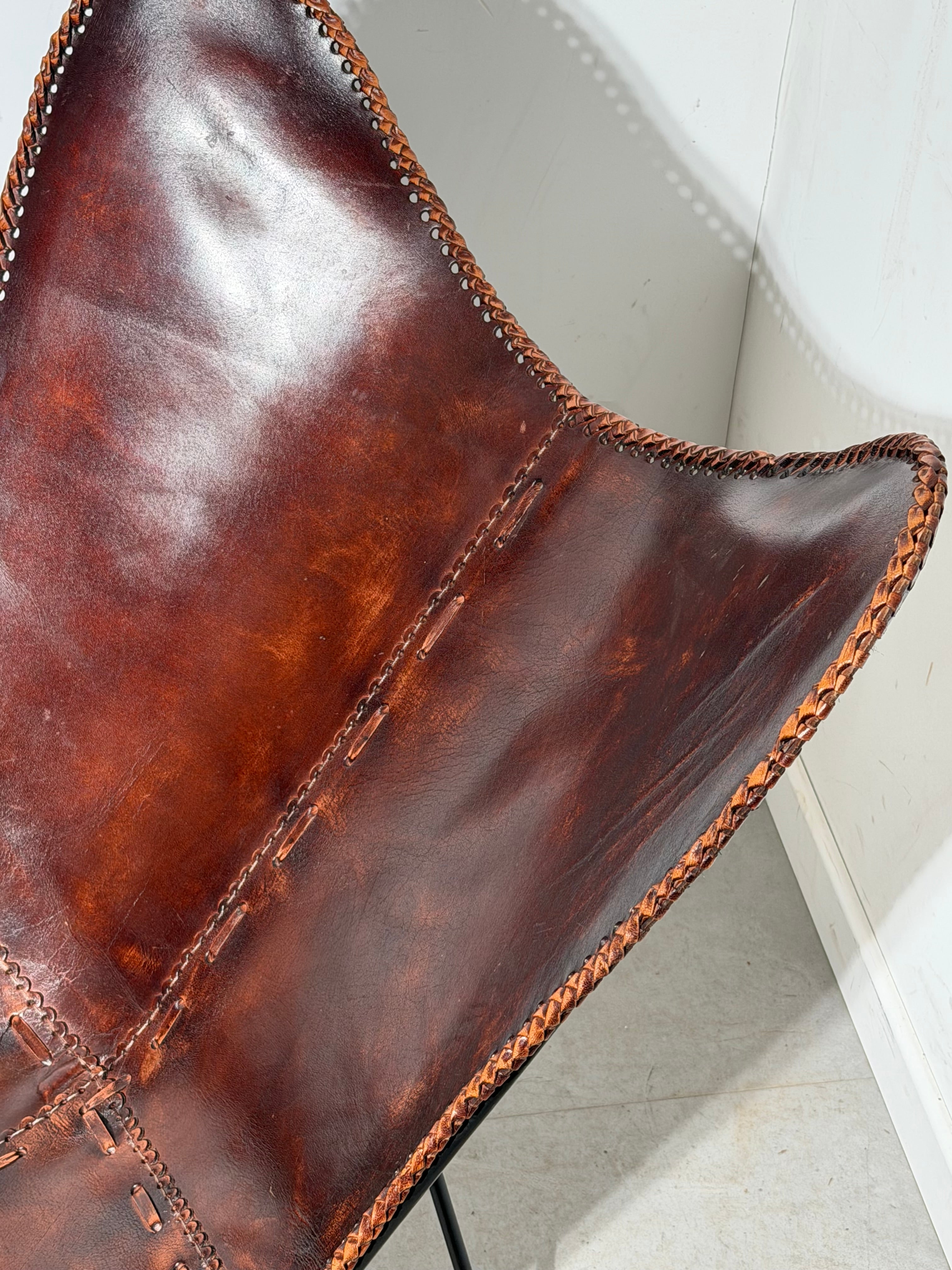 Vintage Butterfly Chair Cognac Leather – Mid Century Sling Chair