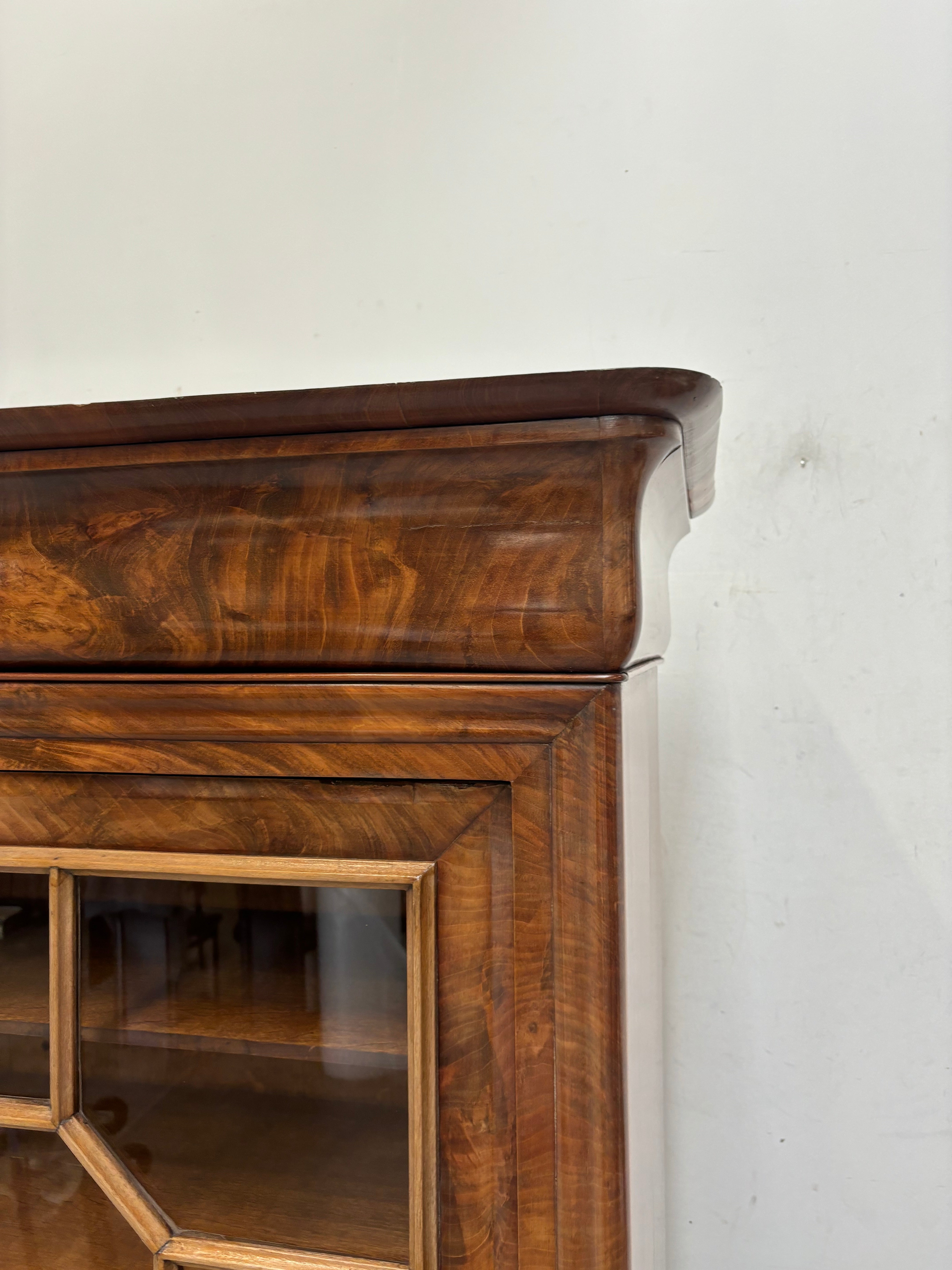 Vitrine ancienne « Charles X »