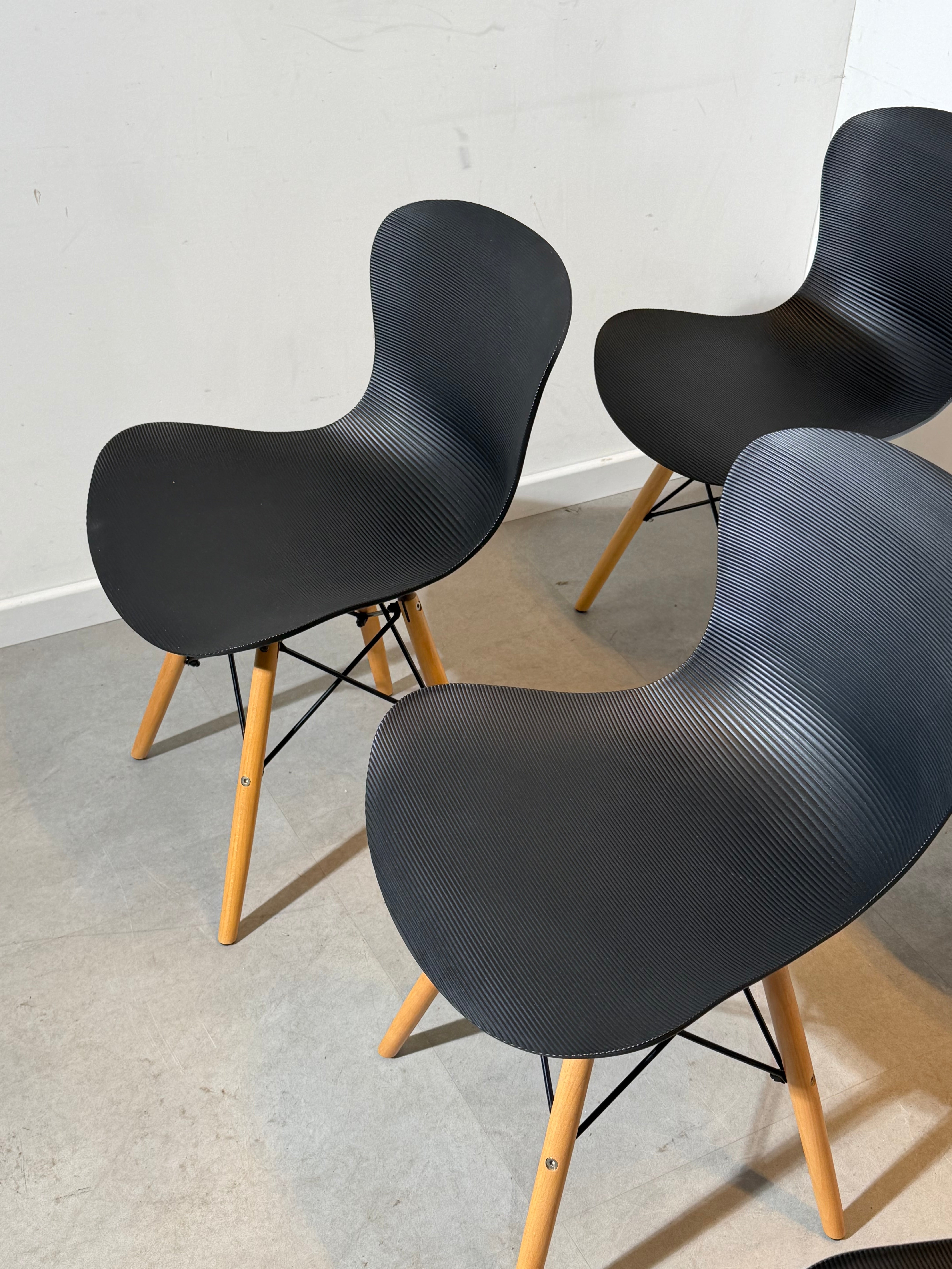 Set of 6 Contemporary Dining Chairs – Black Shell with Wooden Legs