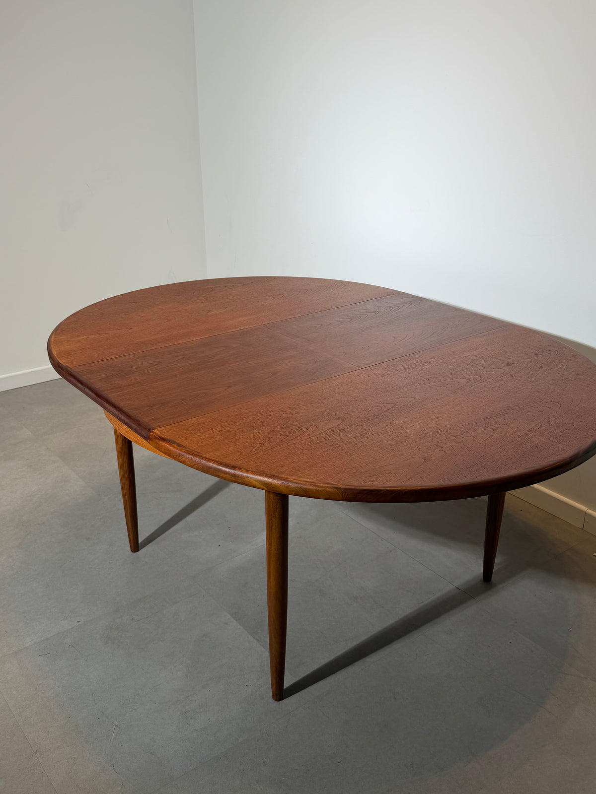 Table à manger ronde extensible G-Plan en teck