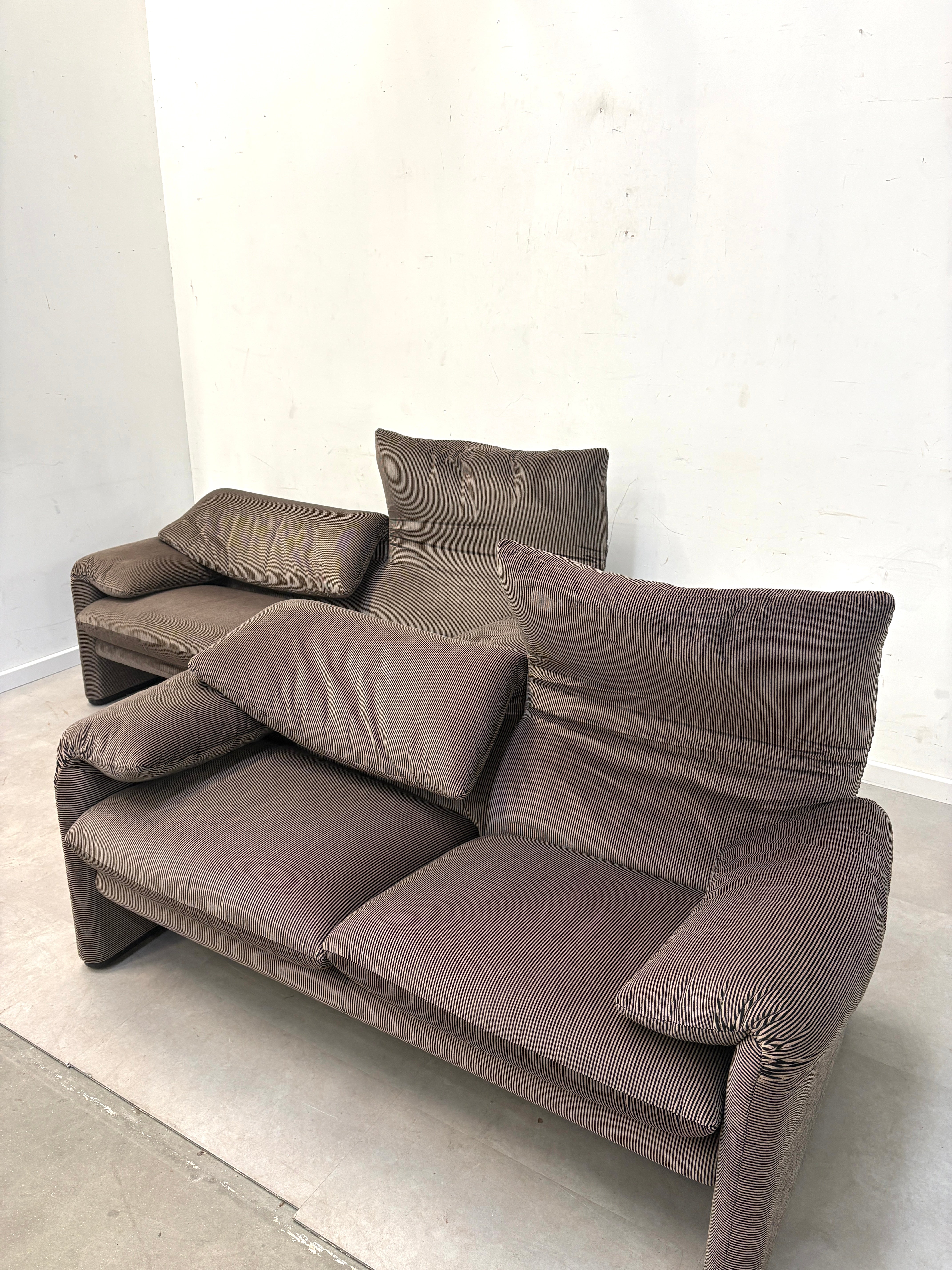 Cassina Maraluga 2,5 + 2 sofa set by Vico Magistretti