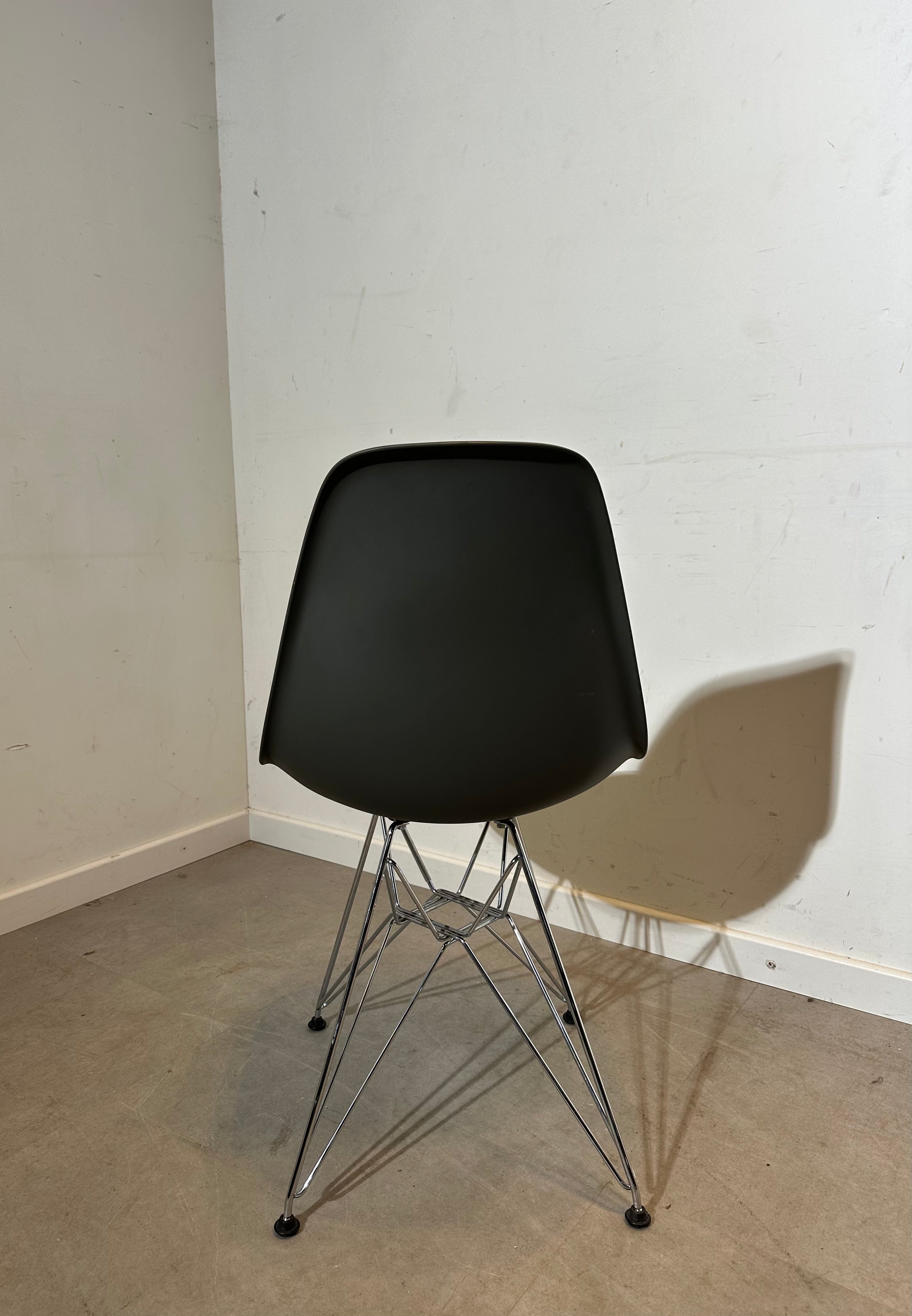 Vitra 705 DSR Side Chair on wire base