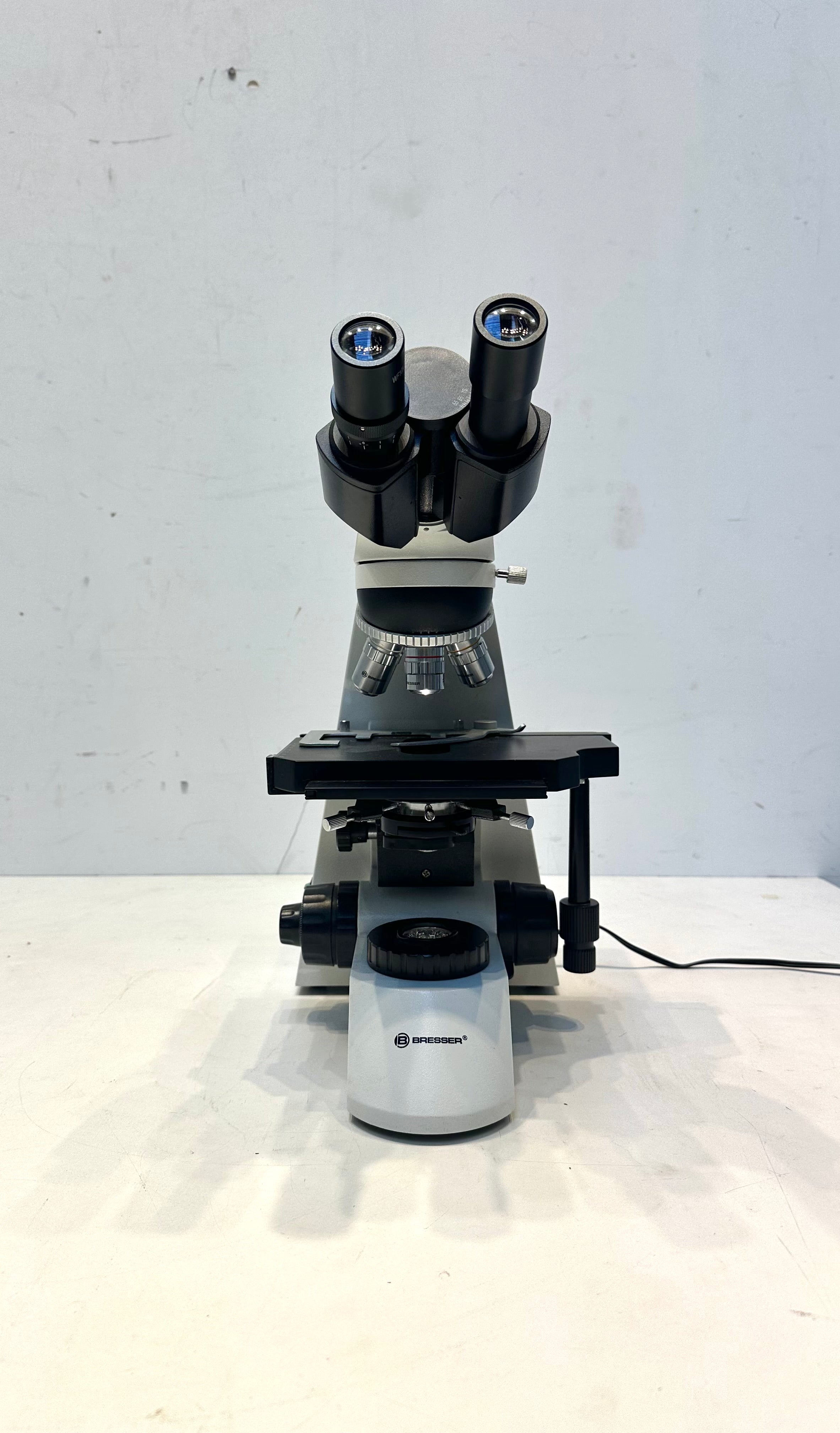 Microscope binoculaire de laboratoire Bresser