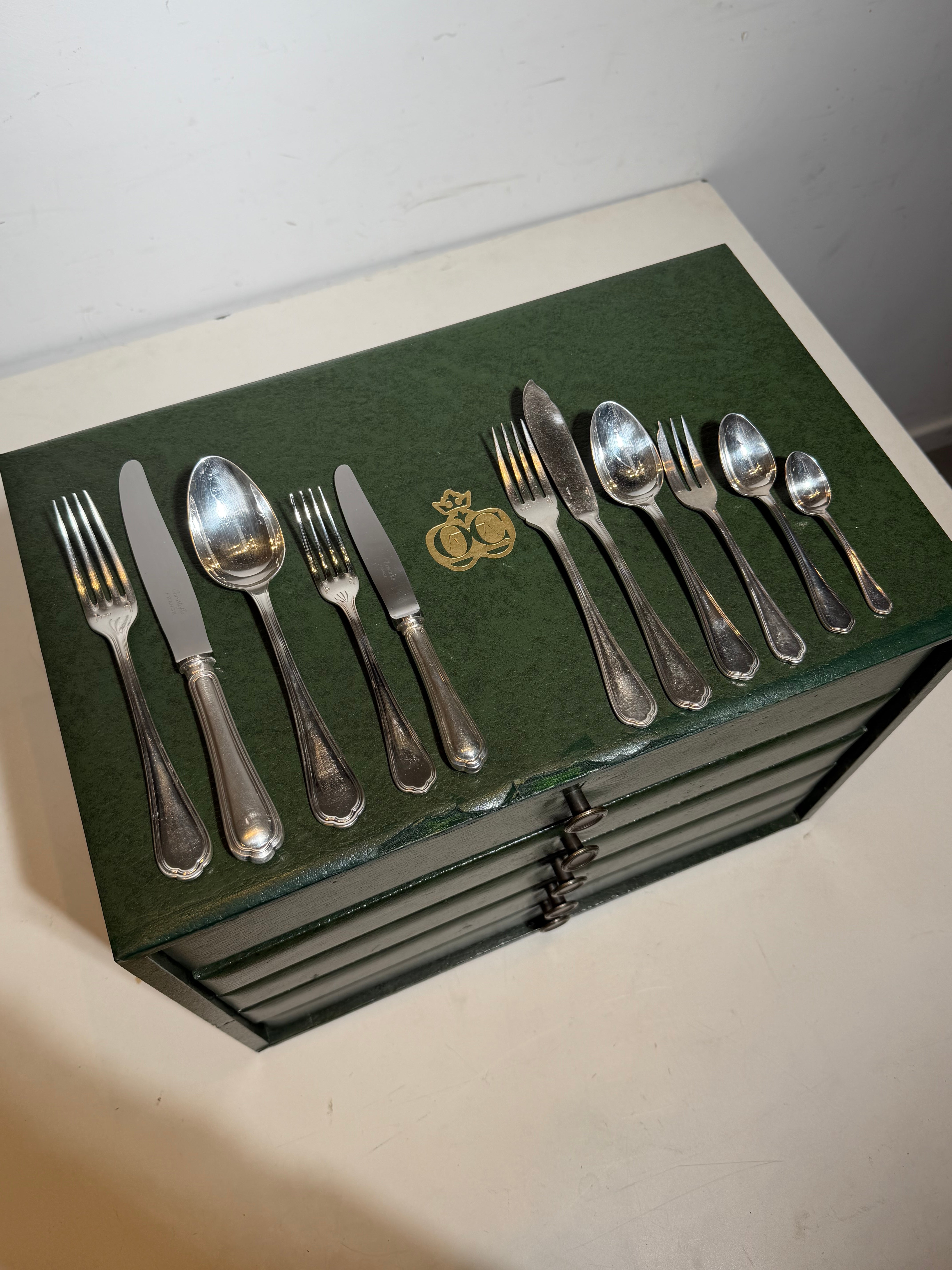 Christofle “Spatours” verzilverd bestekset – 144 stuks
 met originele anti-oxidatie opbergkist