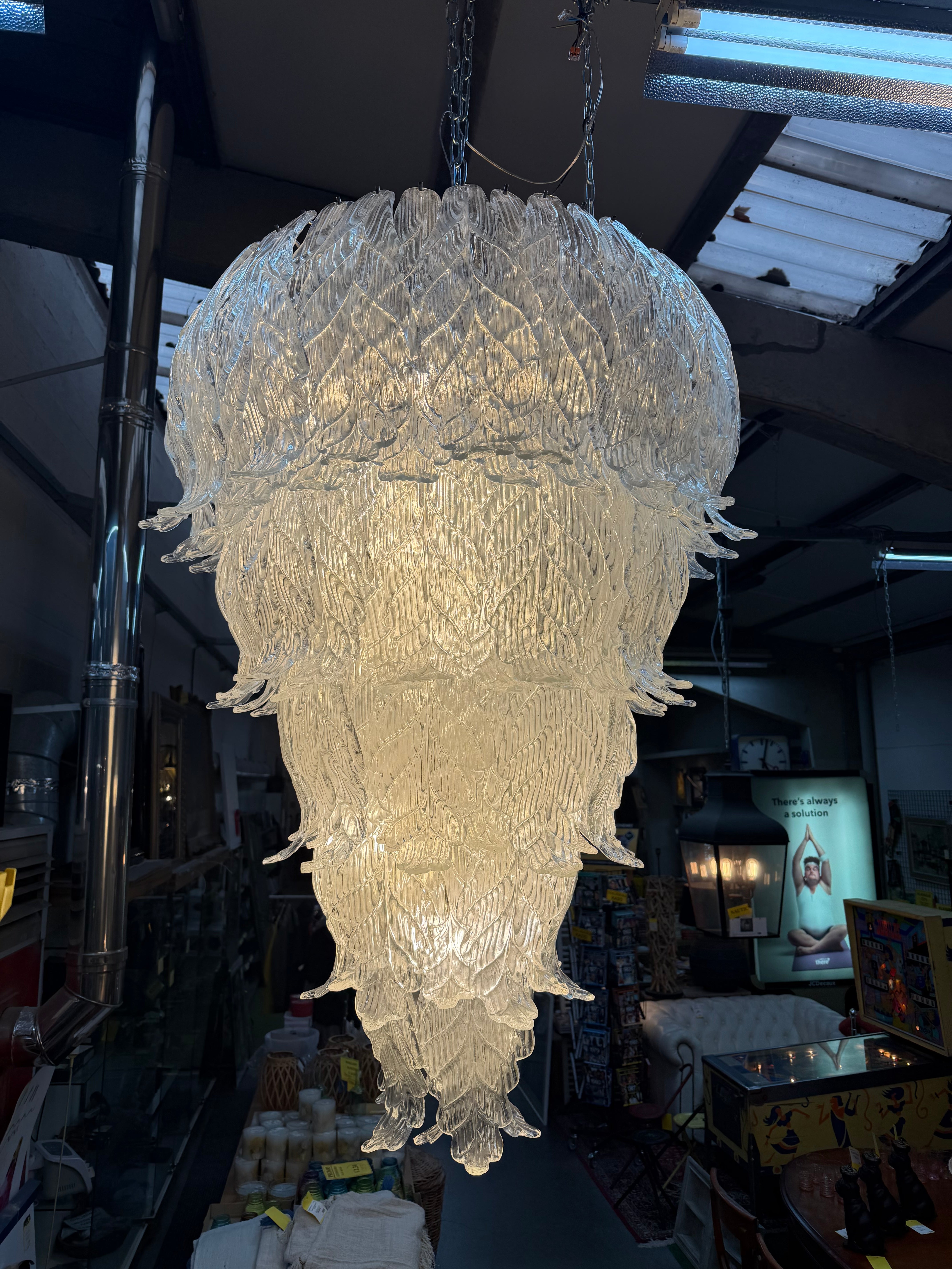 Lustre XL en verre de Murano à motif de feuilles — années 1980