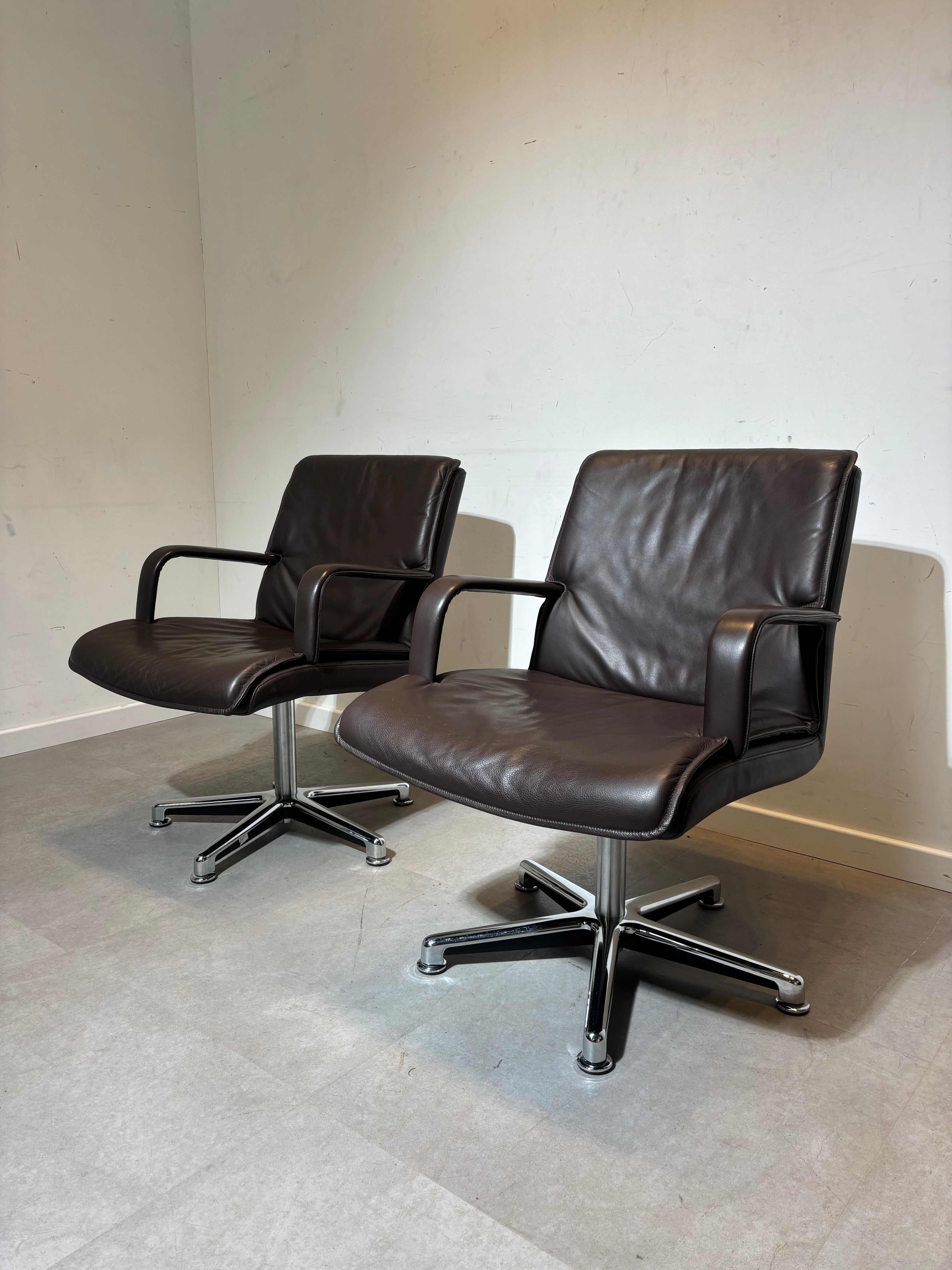 Walter Knoll Swivel Conference Chair