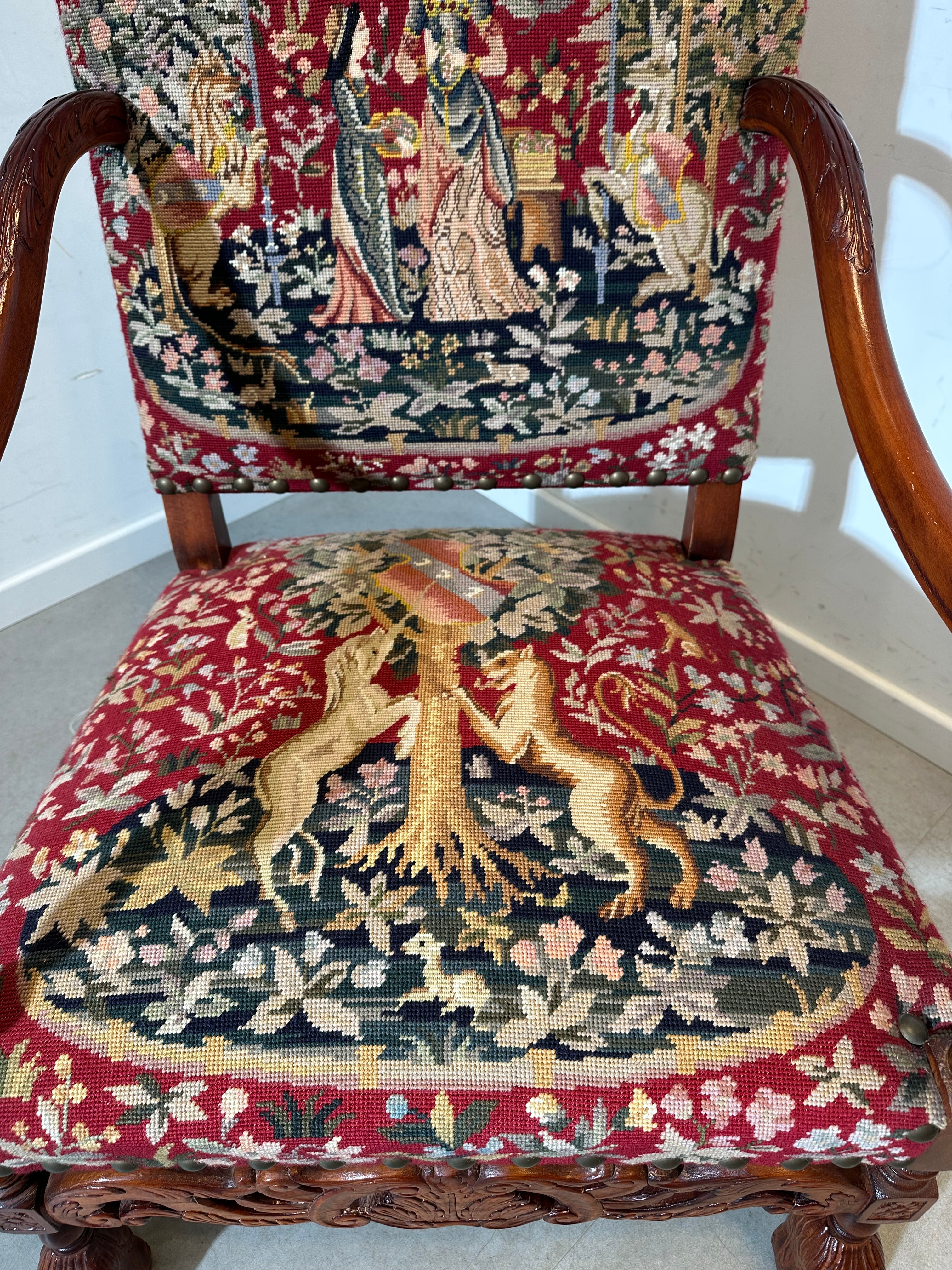 Fauteuil en tapisserie ancienne