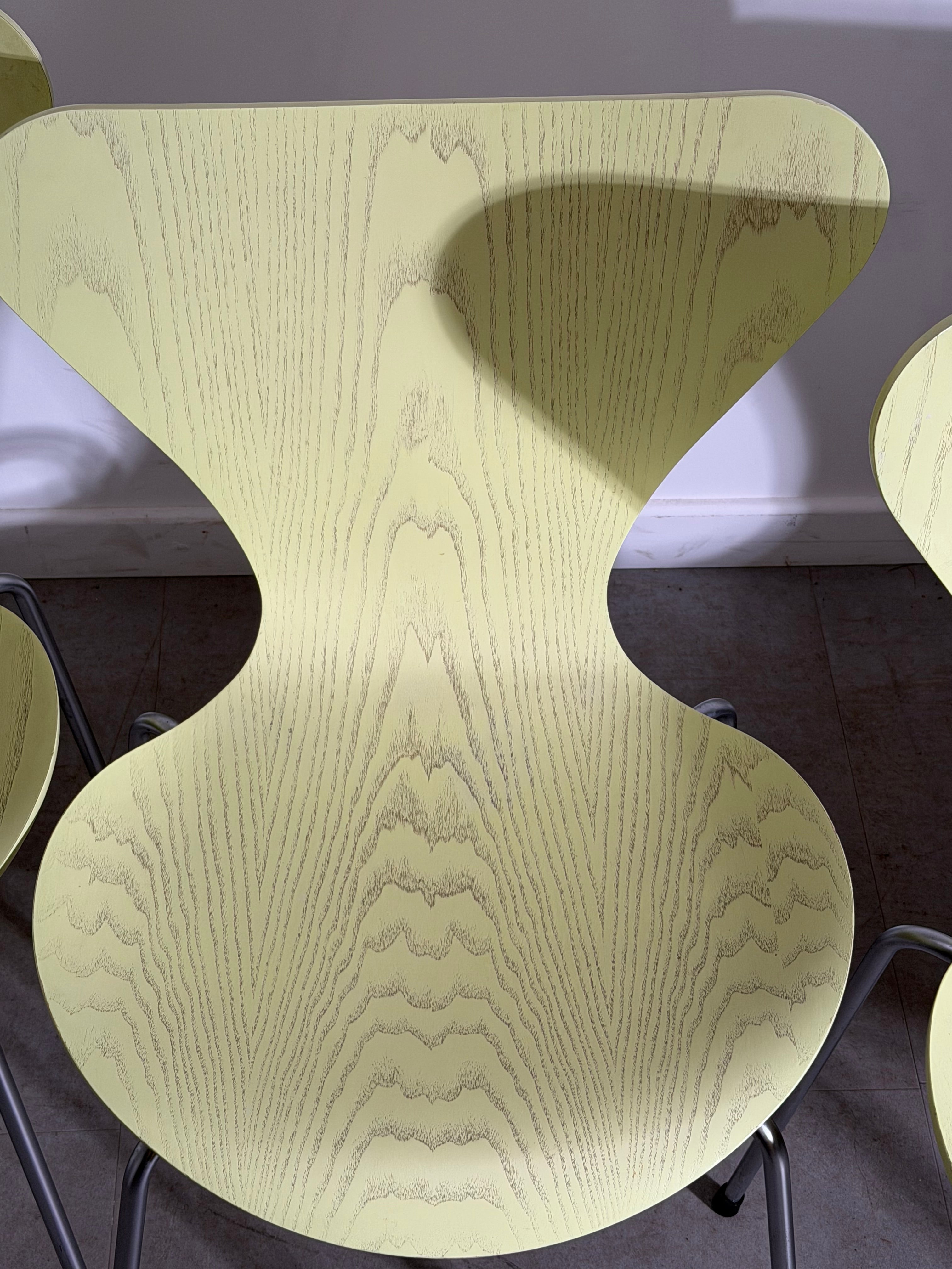 Set of 6 Fritz Hansen Series 7 Chairs – Arne Jacobsen – Lime – 2007
