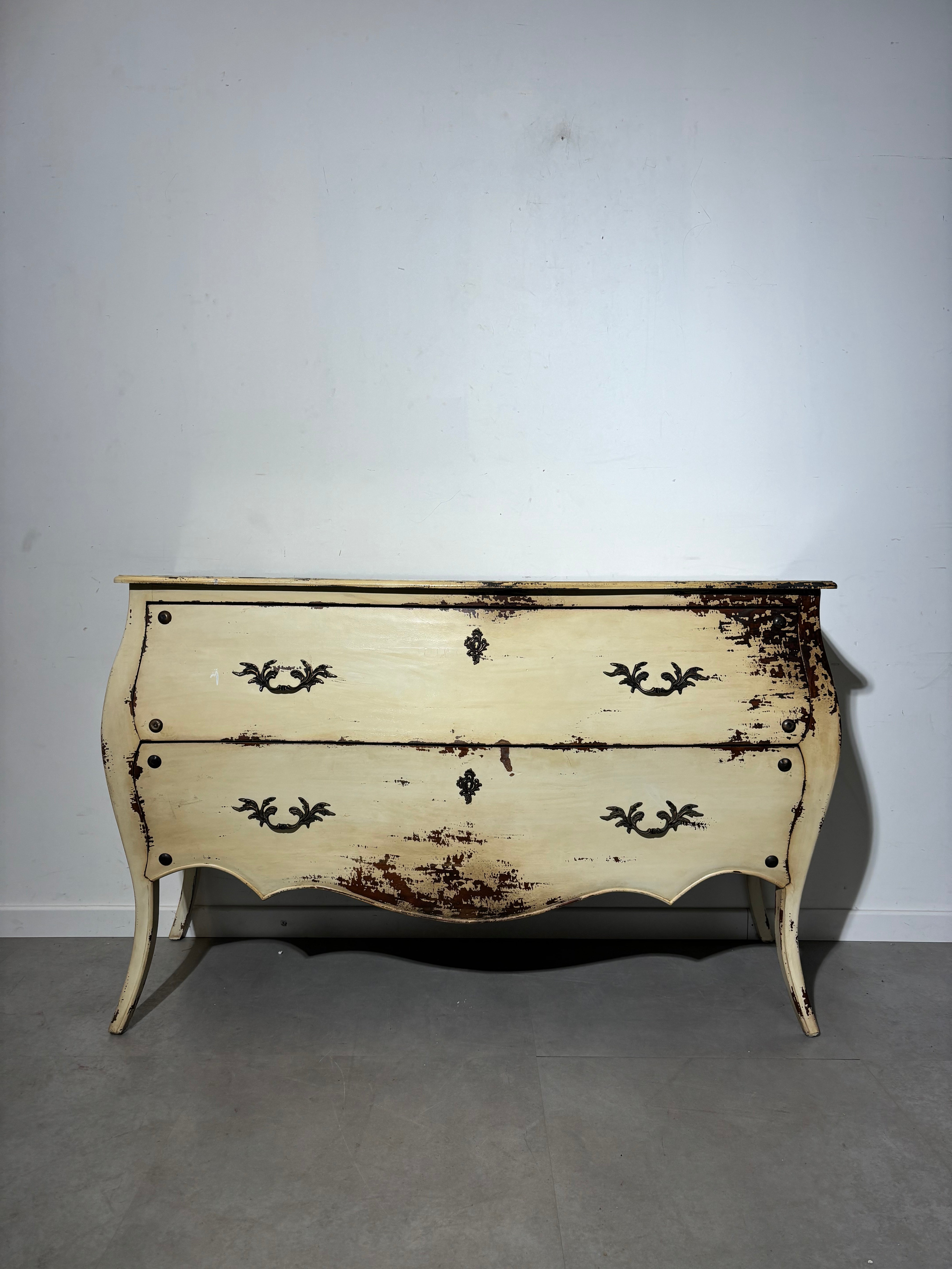 Chest of drawers antique white