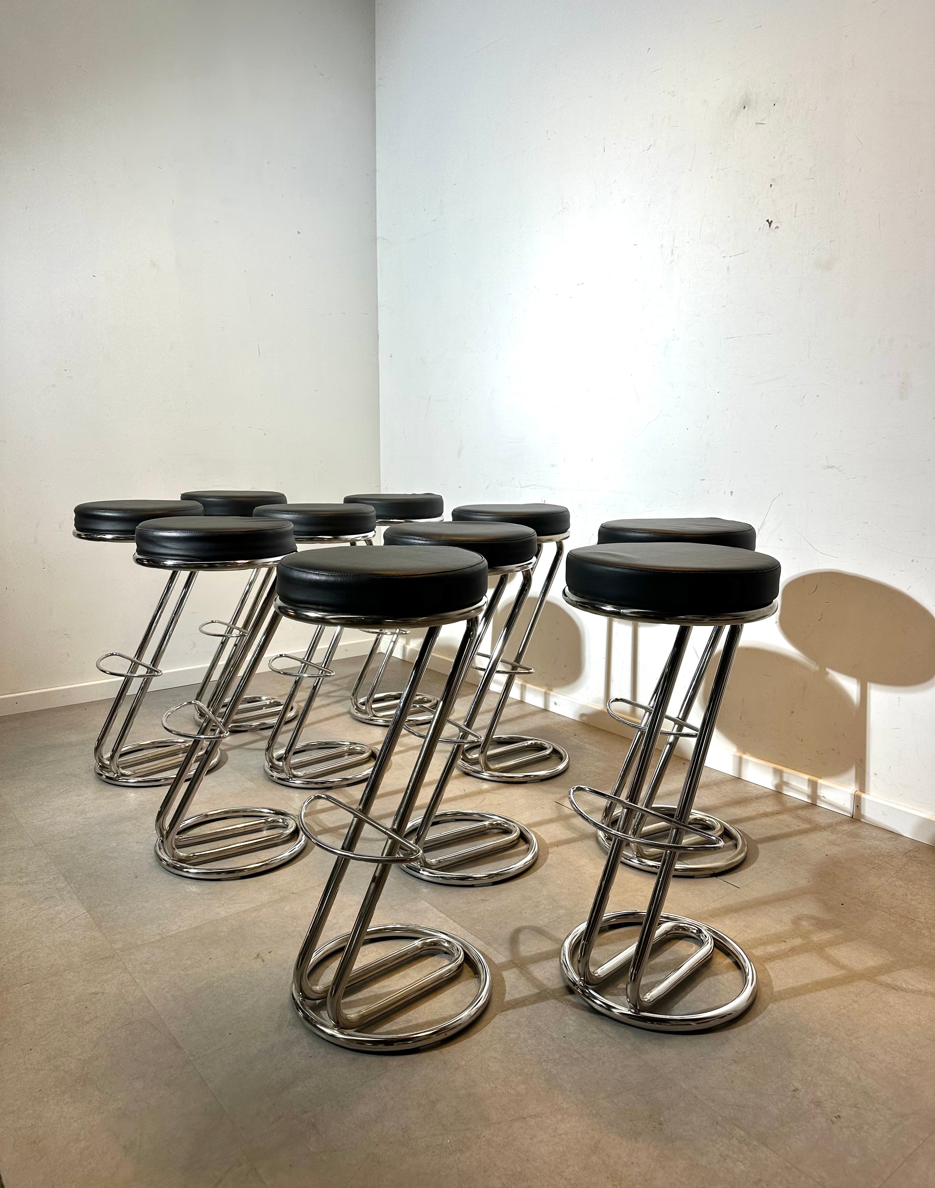 Vintage “Z” Bar Stool in Chrome and Black Leatherette