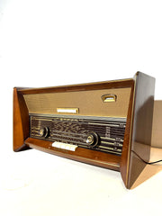 Vintage SBR R11 tube radio