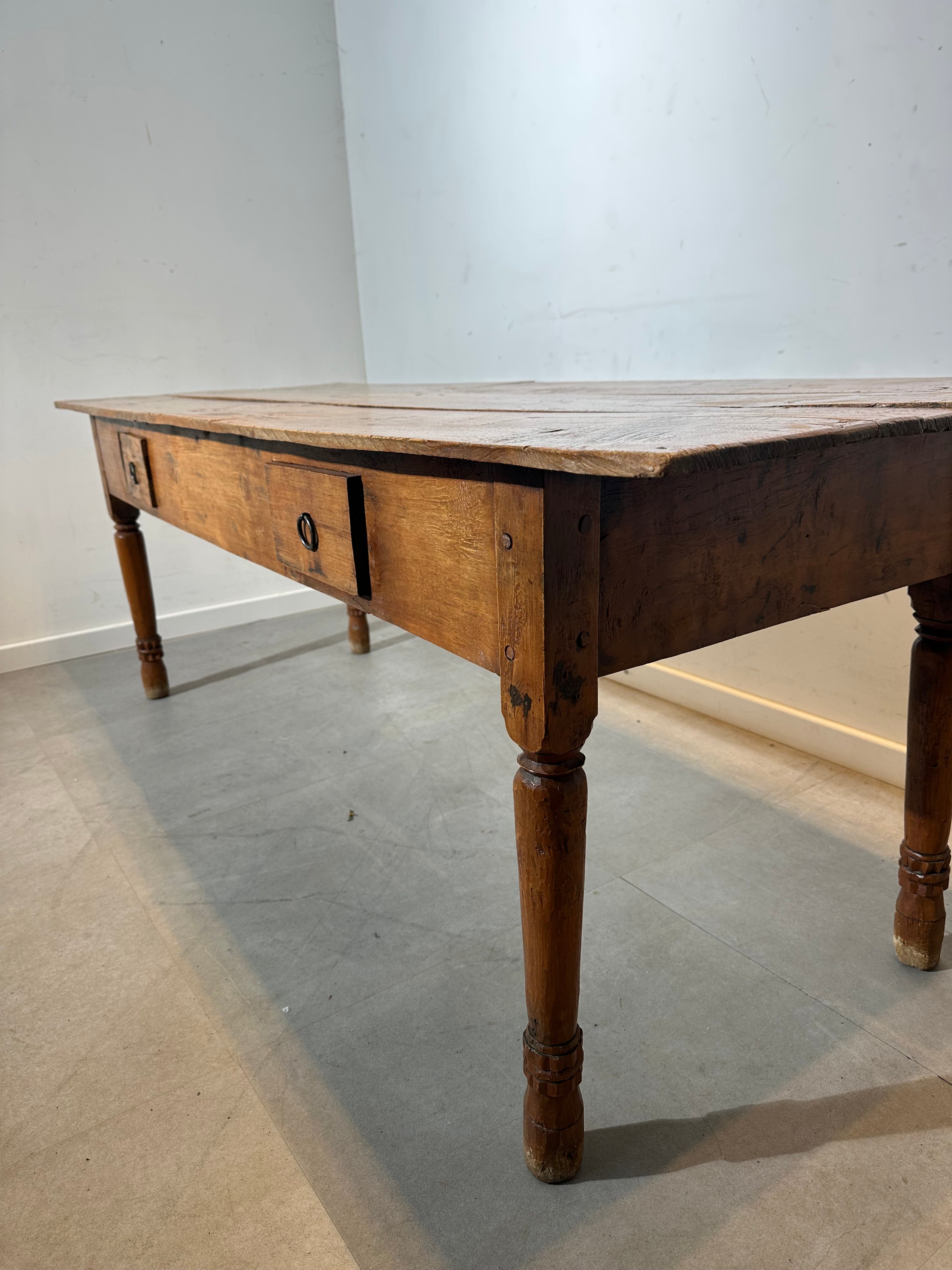 Table de ferme française ancienne