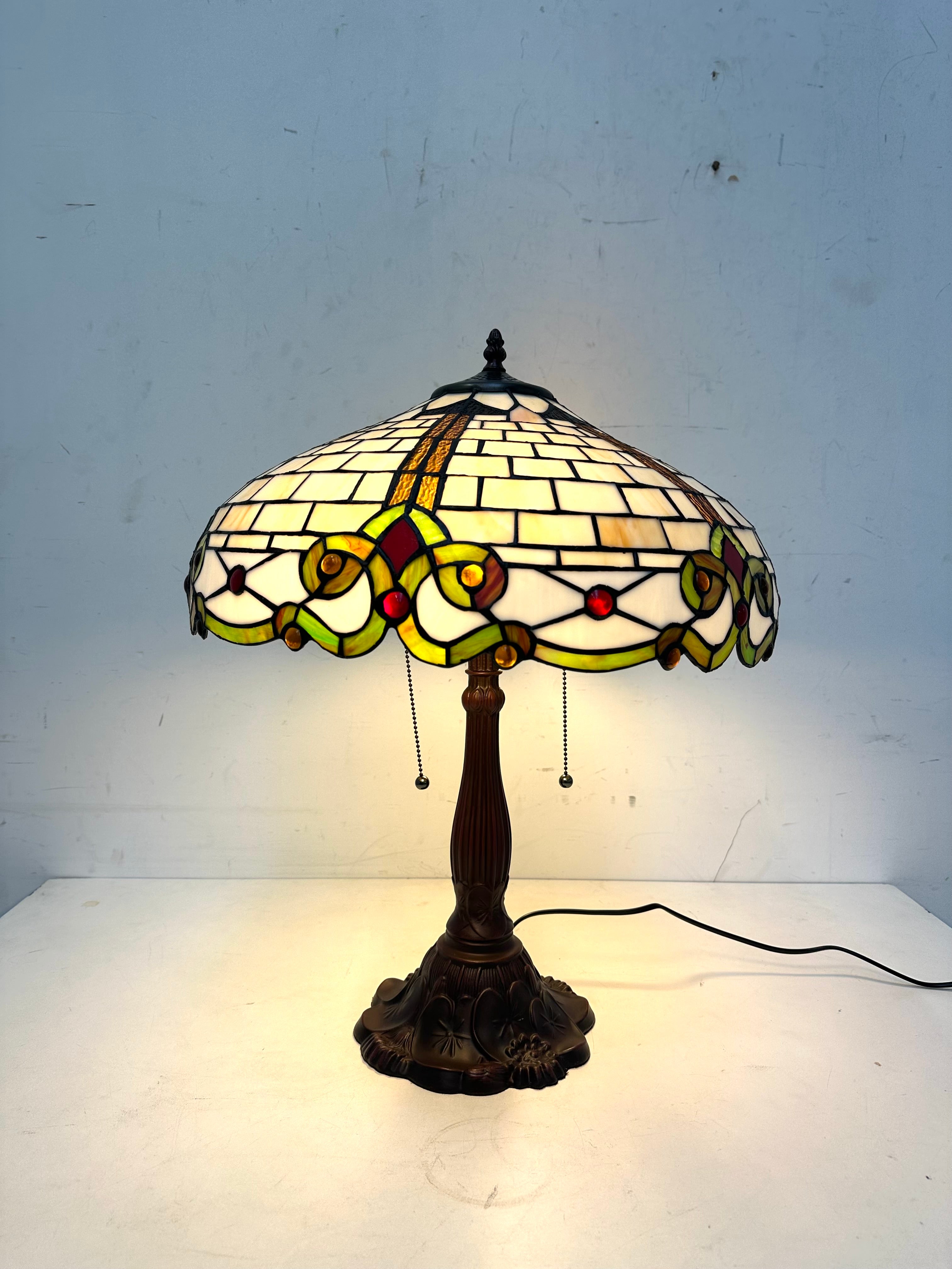 Tiffany Style Table Lamp – Stained Glass